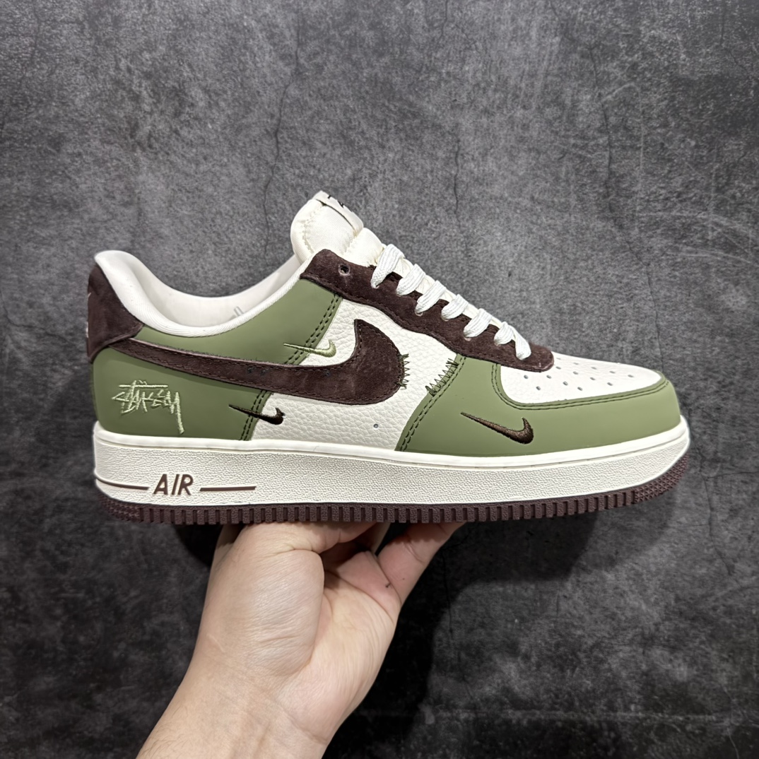 【定制版】海外限量发售！公司级NIke Air Force 1 \’07 Low “斯图西联名–绿棕”空军一号 低帮 运动鞋 休闲鞋 折边针车 工艺难度大 原楦头原纸板 原装鞋盒 定制五金配件 内置全掌气垫 原厂鞋底货号：KK1988-038 尺码：36 36.5 37.5 38 38.5 39 40 40.5 41 42 42.5 43 44 44.5 45 编码：HXS310320-莆田鞋批发中心