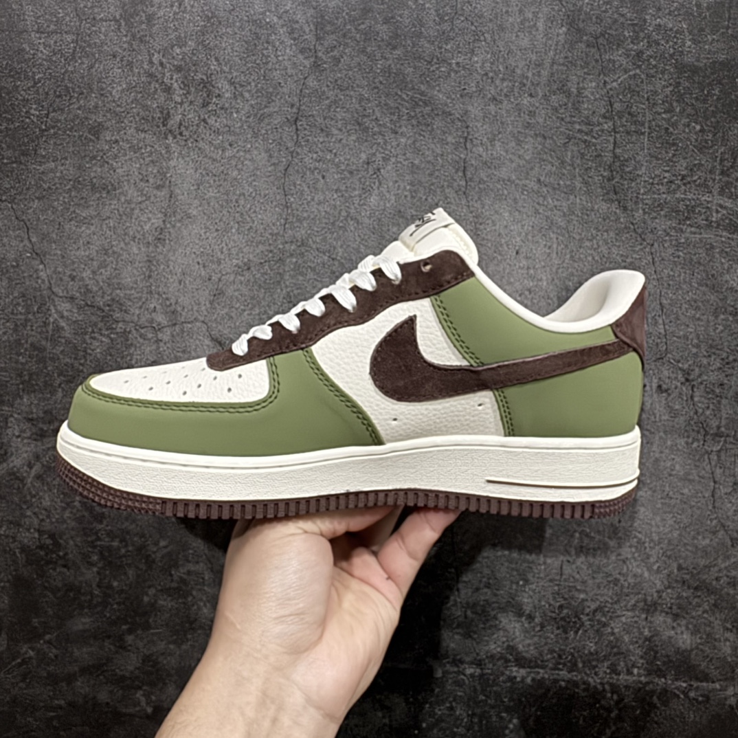 图片[2]-【定制版】海外限量发售！公司级NIke Air Force 1 \’07 Low “斯图西联名–绿棕”空军一号 低帮 运动鞋 休闲鞋 折边针车 工艺难度大 原楦头原纸板 原装鞋盒 定制五金配件 内置全掌气垫 原厂鞋底货号：KK1988-038 尺码：36 36.5 37.5 38 38.5 39 40 40.5 41 42 42.5 43 44 44.5 45 编码：HXS310320-莆田鞋批发中心