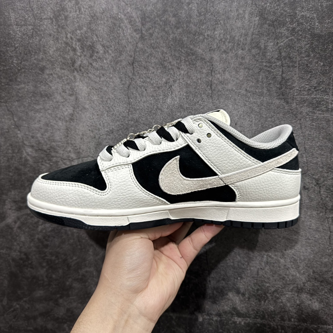 图片[2]-【定制版】Nk SB Dunk Low 斯图西联名-黑白棕勾 周年高端定制 低帮休闲板鞋 SF1029-402rn#定制鞋盒 大厂纯原品质出货 超高清洁度 皮料切割干净无任何毛边 细节完美 r 尺码：36 36.5 37.5 38 38.5 39 40 40.5 41 42 42.5 43 44 44.5 45 编码：HXS320340-莆田鞋批发中心