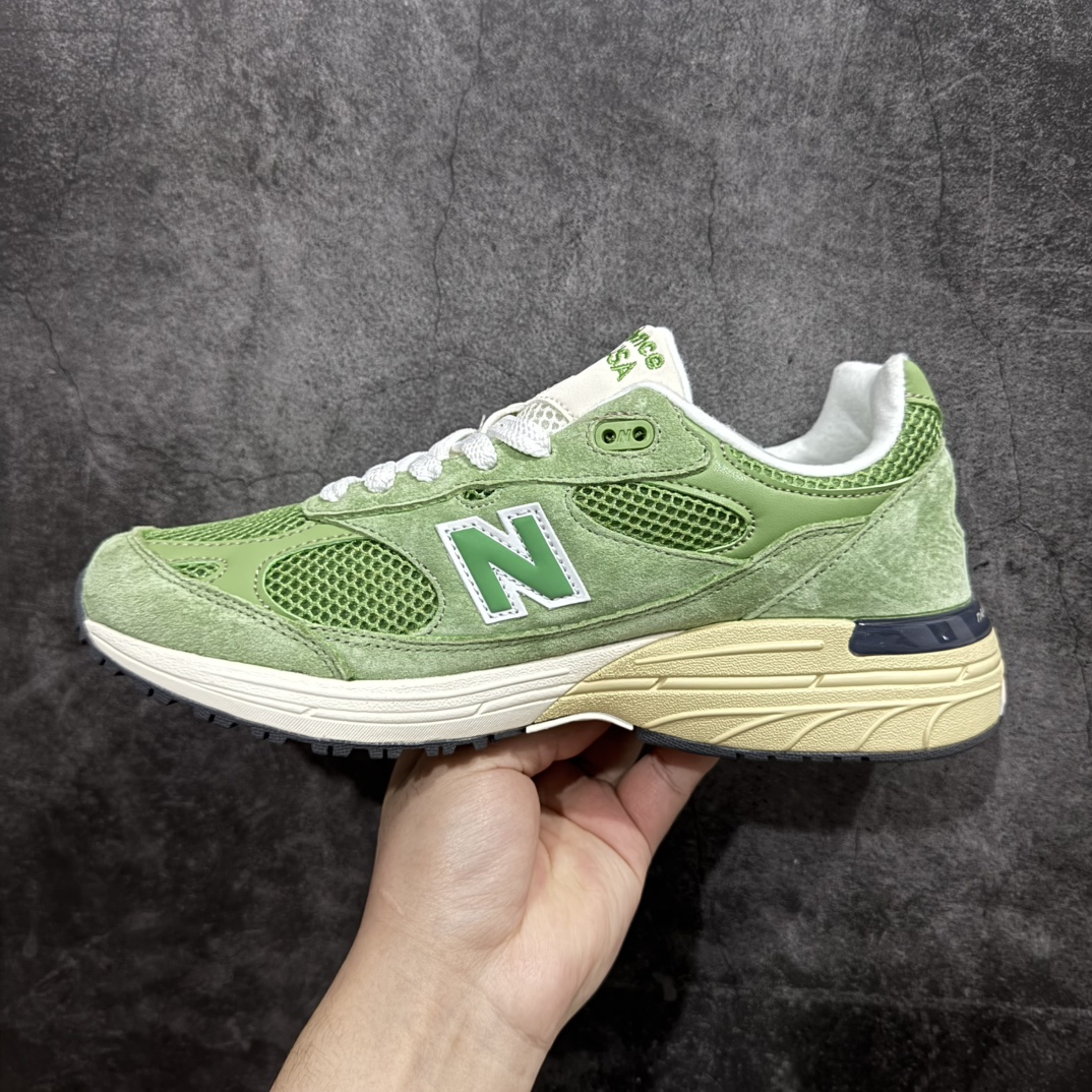 图片[2]-【K版纯原】New Balance U993WG 新百伦NB993总统复古慢跑鞋 绿色n正确3M反光细节 原楦原纸版开发 正确6层组合底模精密开发 后跟透明TPU水晶装饰条稳固 沿用了引以为傲的跑鞋手工技艺 采用猪皮绒面并包裹局部透气网面的鞋身设计 菱网鞋舌上刻有New Balance USA 鞋面依旧身着经典的大热之灰 彰显了其高端的品质身份Size：36 37 37.5 38 38.5 39 40 40.5 41 42 42.5 43 44 45.5 编码：HXS270300-莆田鞋批发中心