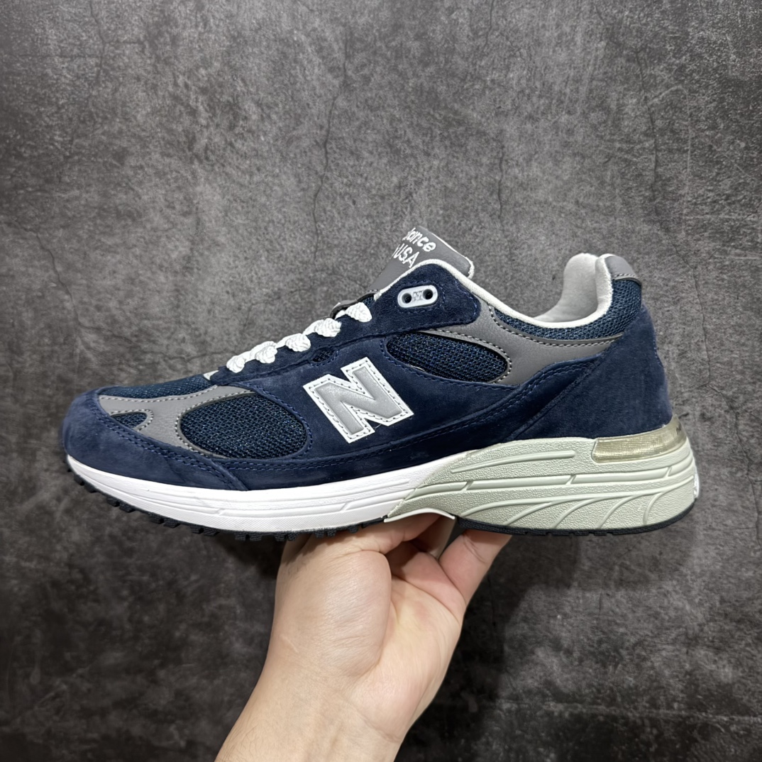 图片[2]-【K版纯原】New Balance MR993NV 新百伦NB993总统复古慢跑鞋n正确3M反光细节 原楦原纸版开发 正确6层组合底模精密开发 后跟透明TPU水晶装饰条稳固 沿用了引以为傲的跑鞋手工技艺 采用猪皮绒面并包裹局部透气网面的鞋身设计 菱网鞋舌上刻有New Balance USA 鞋面依旧身着经典的大热之灰 彰显了其高端的品质身份Size：36 37 37.5 38 38.5 39 40 40.5 41 42 42.5 43 44 45.5 编码：HXS270300-莆田鞋批发中心