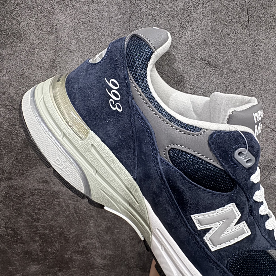 图片[7]-【K版纯原】New Balance MR993NV 新百伦NB993总统复古慢跑鞋n正确3M反光细节 原楦原纸版开发 正确6层组合底模精密开发 后跟透明TPU水晶装饰条稳固 沿用了引以为傲的跑鞋手工技艺 采用猪皮绒面并包裹局部透气网面的鞋身设计 菱网鞋舌上刻有New Balance USA 鞋面依旧身着经典的大热之灰 彰显了其高端的品质身份Size：36 37 37.5 38 38.5 39 40 40.5 41 42 42.5 43 44 45.5 编码：HXS270300-莆田鞋批发中心