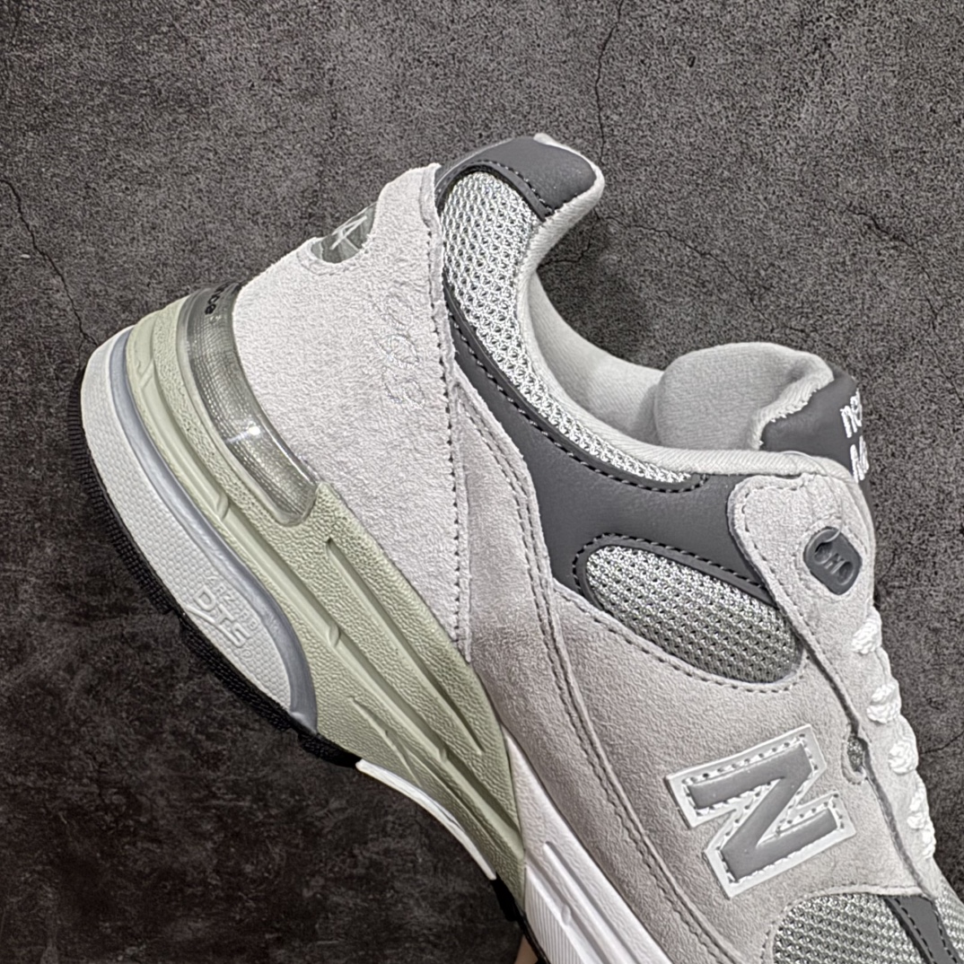 图片[7]-【K版纯原】New Balance MR993GL 新百伦NB993总统复古慢跑鞋n正确3M反光细节 原楦原纸版开发 正确6层组合底模精密开发 后跟透明TPU水晶装饰条稳固 沿用了引以为傲的跑鞋手工技艺 采用猪皮绒面并包裹局部透气网面的鞋身设计 菱网鞋舌上刻有New Balance USA 鞋面依旧身着经典的大热之灰 彰显了其高端的品质身份Size：36 37 37.5 38 38.5 39 40 40.5 41 42 42.5 43 44 45.5 编码：HXS270300-莆田鞋批发中心