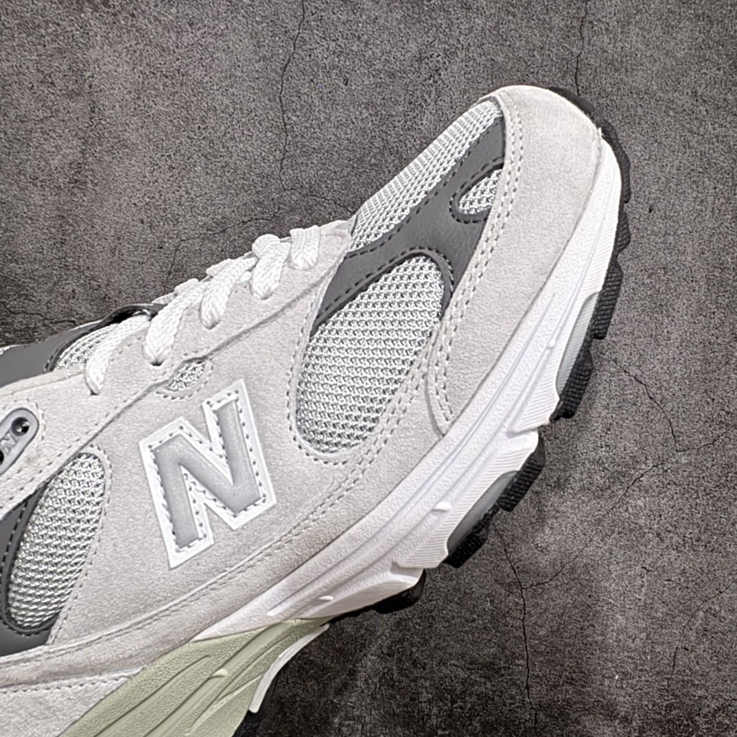 图片[6]-【K版纯原】New Balance MR993GL 新百伦NB993总统复古慢跑鞋n正确3M反光细节 原楦原纸版开发 正确6层组合底模精密开发 后跟透明TPU水晶装饰条稳固 沿用了引以为傲的跑鞋手工技艺 采用猪皮绒面并包裹局部透气网面的鞋身设计 菱网鞋舌上刻有New Balance USA 鞋面依旧身着经典的大热之灰 彰显了其高端的品质身份Size：36 37 37.5 38 38.5 39 40 40.5 41 42 42.5 43 44 45.5 编码：HXS270300-莆田鞋批发中心