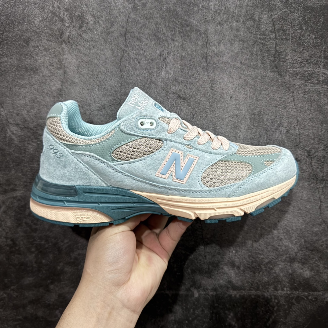 【K版纯原】New Balance MR993JF1 新百伦NB993总统复古慢跑鞋n正确3M反光细节 原楦原纸版开发 正确6层组合底模精密开发 后跟透明TPU水晶装饰条稳固 沿用了引以为傲的跑鞋手工技艺 采用猪皮绒面并包裹局部透气网面的鞋身设计 菱网鞋舌上刻有New Balance USA 鞋面依旧身着经典的大热之灰 彰显了其高端的品质身份Size：36 37 37.5 38 38.5 39 40 40.5 41 42 42.5 43 44 45.5 编码：HXS270300-莆田鞋批发中心