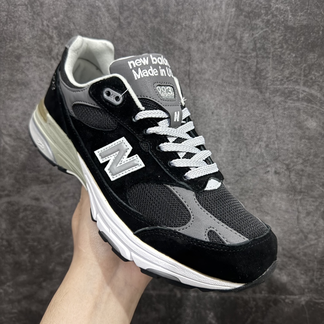 图片[3]-【K版纯原】New Balance MR993BK 新百伦NB993总统复古慢跑鞋n正确3M反光细节 原楦原纸版开发 正确6层组合底模精密开发 后跟透明TPU水晶装饰条稳固 沿用了引以为傲的跑鞋手工技艺 采用猪皮绒面并包裹局部透气网面的鞋身设计 菱网鞋舌上刻有New Balance USA 鞋面依旧身着经典的大热之灰 彰显了其高端的品质身份Size：36 37 37.5 38 38.5 39 40 40.5 41 42 42.5 43 44 45.5 编码：HXS270300-莆田鞋批发中心