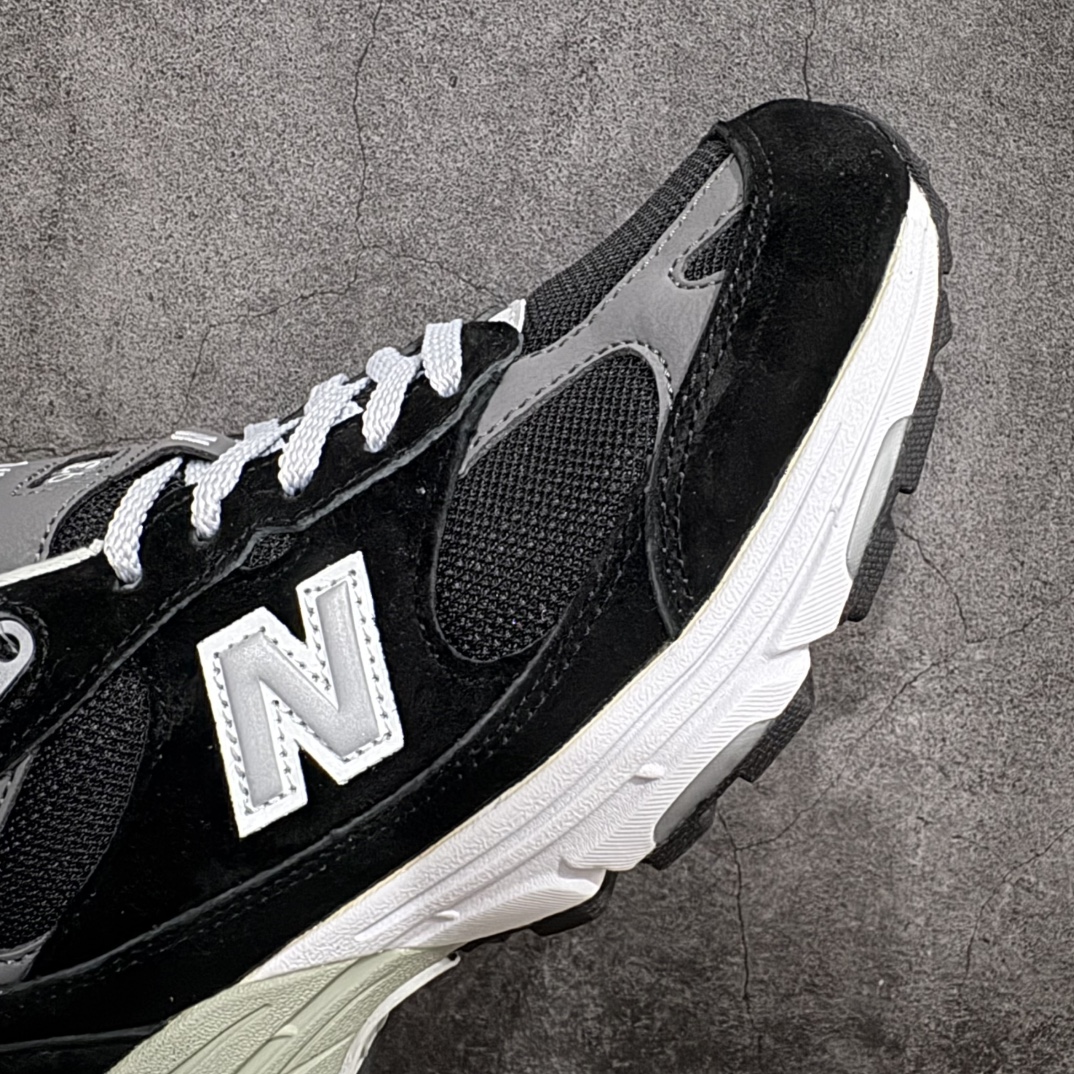 图片[6]-【K版纯原】New Balance MR993BK 新百伦NB993总统复古慢跑鞋n正确3M反光细节 原楦原纸版开发 正确6层组合底模精密开发 后跟透明TPU水晶装饰条稳固 沿用了引以为傲的跑鞋手工技艺 采用猪皮绒面并包裹局部透气网面的鞋身设计 菱网鞋舌上刻有New Balance USA 鞋面依旧身着经典的大热之灰 彰显了其高端的品质身份Size：36 37 37.5 38 38.5 39 40 40.5 41 42 42.5 43 44 45.5 编码：HXS270300-莆田鞋批发中心