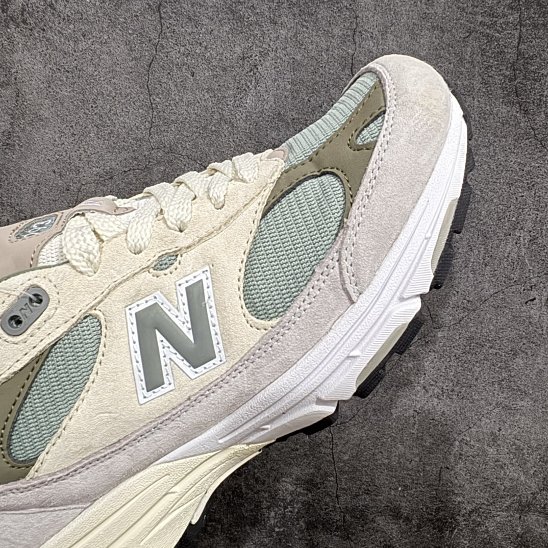 图片[6]-【K版纯原】New Balance MR993KT1 新百伦NB993总统复古慢跑鞋n正确3M反光细节 原楦原纸版开发 正确6层组合底模精密开发 后跟透明TPU水晶装饰条稳固 沿用了引以为傲的跑鞋手工技艺 采用猪皮绒面并包裹局部透气网面的鞋身设计 菱网鞋舌上刻有New Balance USA 鞋面依旧身着经典的大热之灰 彰显了其高端的品质身份Size：36 37 37.5 38 38.5 39 40 40.5 41 42 42.5 43 44 45.5 编码：HXS270300-莆田鞋批发中心