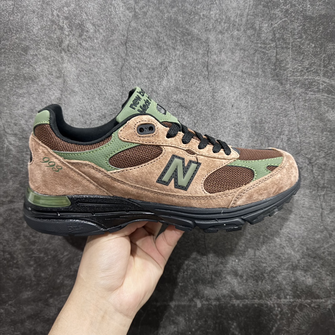 【K版纯原】New Balance MR993ALD 新百伦NB993总统复古慢跑鞋n正确3M反光细节 原楦原纸版开发 正确6层组合底模精密开发 后跟透明TPU水晶装饰条稳固 沿用了引以为傲的跑鞋手工技艺 采用猪皮绒面并包裹局部透气网面的鞋身设计 菱网鞋舌上刻有New Balance USA 鞋面依旧身着经典的大热之灰 彰显了其高端的品质身份Size：36 37 37.5 38 38.5 39 40 40.5 41 42 42.5 43 44 45.5 编码：HXS270300-莆田鞋批发中心