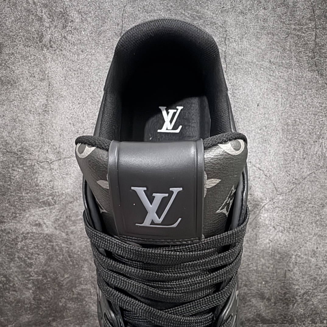 图片[8]-【广东纯原版本】驴牌 LV Louis Vuitton Trainer 限定联名 低帮休闲板鞋 全黑拼皮暗纹n代购级别 ZP级全套包装n原版购入历时近两个月开发打造！n经典多拼色超好看 原版完美楦型 调试了两个月鞋面独家订制压纹粒面小牛皮n大底TPU、模具费2w+ 质感媲美原版n垫脚聚米微料加透气英伦网布n细节原版一致 ❗️请注意区分市面通货材料 版型 包装配件 Size：38 39 40 41 42 43 44 45 46 编码：DM460520-莆田鞋批发中心