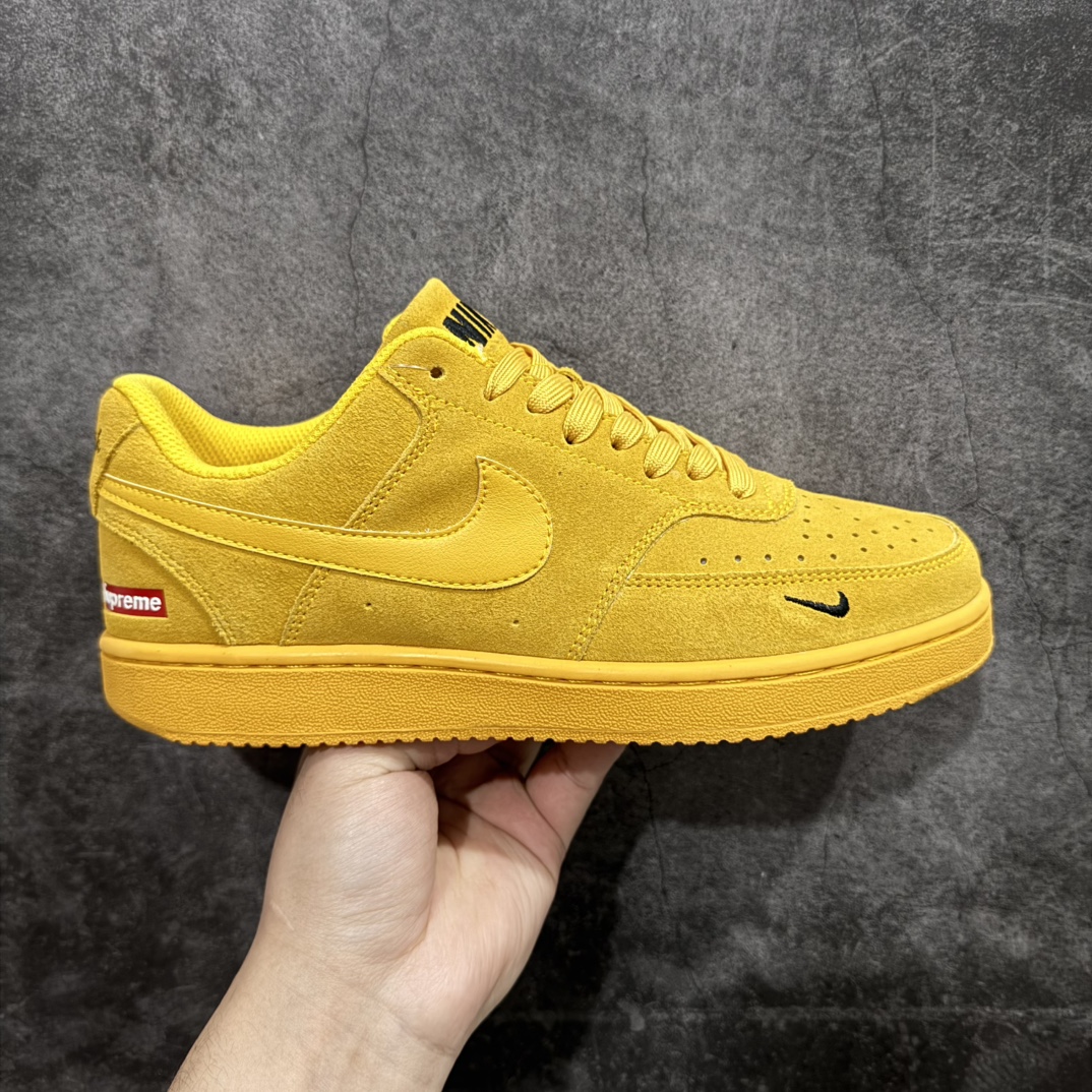 【定制版】Nike Court Vision Low 联名款 百搭单品n受1980年代中期趋势的启发，NikeCourt Vision Low是一款融合了复古篮球风格的混合运动鞋，适用于现代时代。该设计结合了皮革，合成皮革和橡胶，从1980年代中期的篮球鞋中汲取了灵感 货号：FD5188 115 尺码：36 36.5 37.5 38 38.5 39 40 40.5 41 42 42.5 43 44 45 编码：CC260280-莆田鞋批发中心