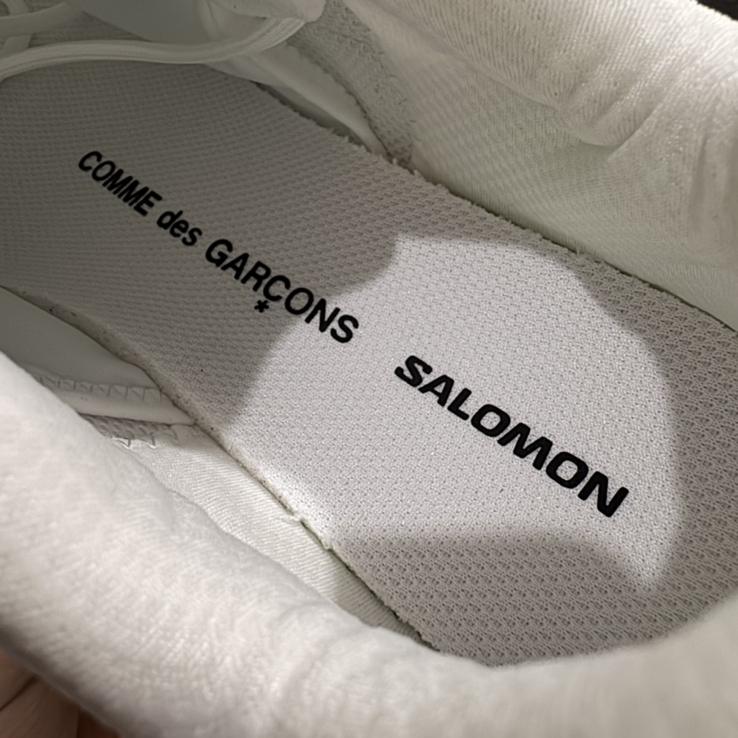 图片[6]-【莞产礼盒版】CDG x Salomon 萨洛蒙 联名款XT-6 系列 厚底 休闲 运动鞋nn原版购入开发 做货独立私模 原材料打造 一比一原版细节nn延续品牌设计基因，融合简约的设计和实用的技术性n联名鞋款依旧是黑白简约配色，鞋身上的品牌字样也体现出极简主义的设计风格n搭配Contagrip 橡胶厚底鞋底设计，重新演绎的鞋面部分则以Pulsar Advanced袜套式轮廓替换了之前抽绳鞋带n并饰有网眼、抗撕裂材质鞋面、防水胶条以及尼龙拉环等细节nn面料: 原版定制进口科技面料内里: 原版进口透气网里大底: 原版开模超轻发泡材质n底厚: 6.5CM Size：34-40（34 40订做不退换） 编码：HX370420-莆田鞋批发中心