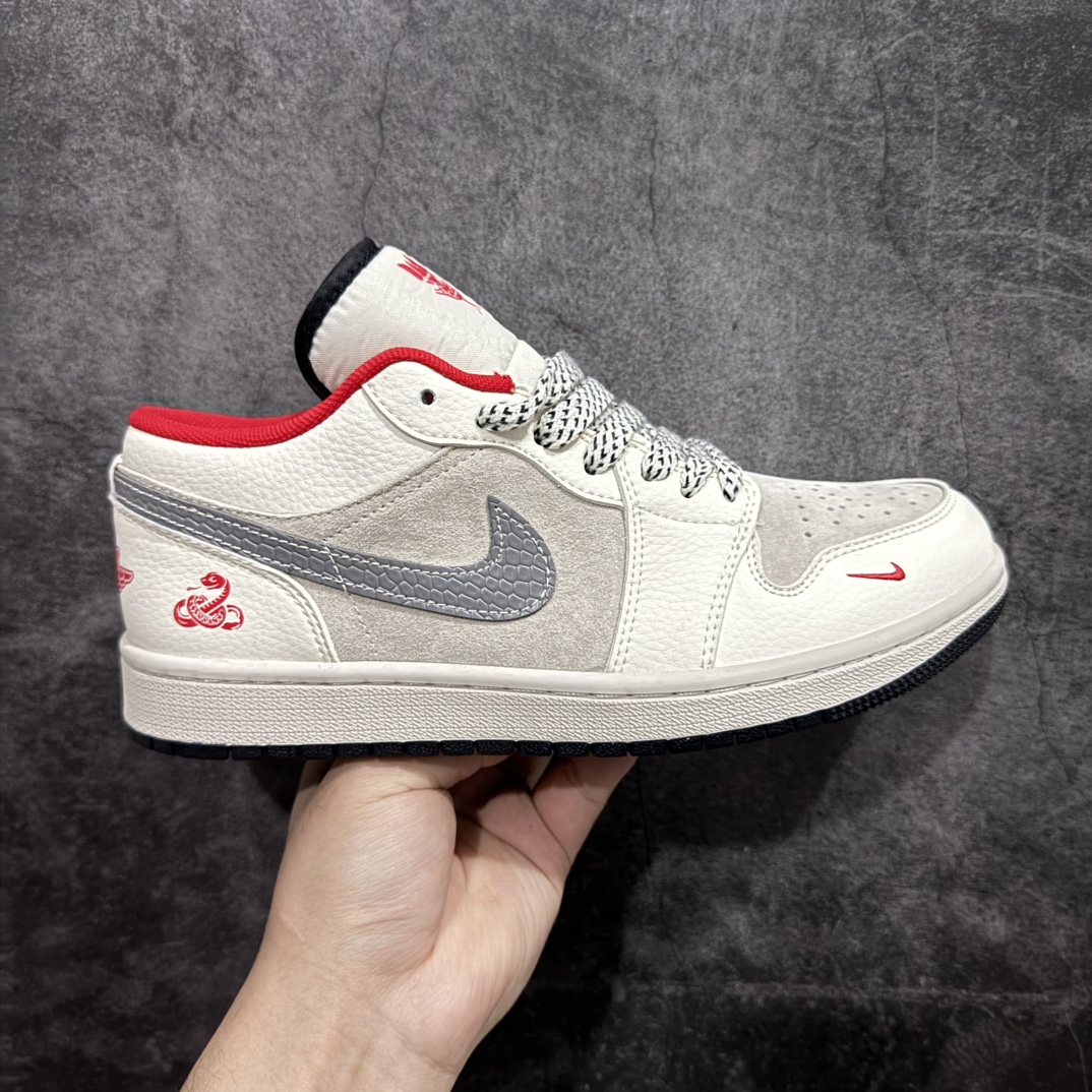 【定制版】Nike Jordan Air Jordan 1 蛇年限定n纯原大厂出品 极力推荐n定制鞋盒 大厂纯原品质出货超高清洁度 皮料切割干净无任何毛边 细节完美官方货号：XX2415 015nSize: 36 36.5 37.5 38 38.5 39 40 40.5 41 42 42.5 43 44 44.5 45 编码：CC280300-莆田鞋批发中心