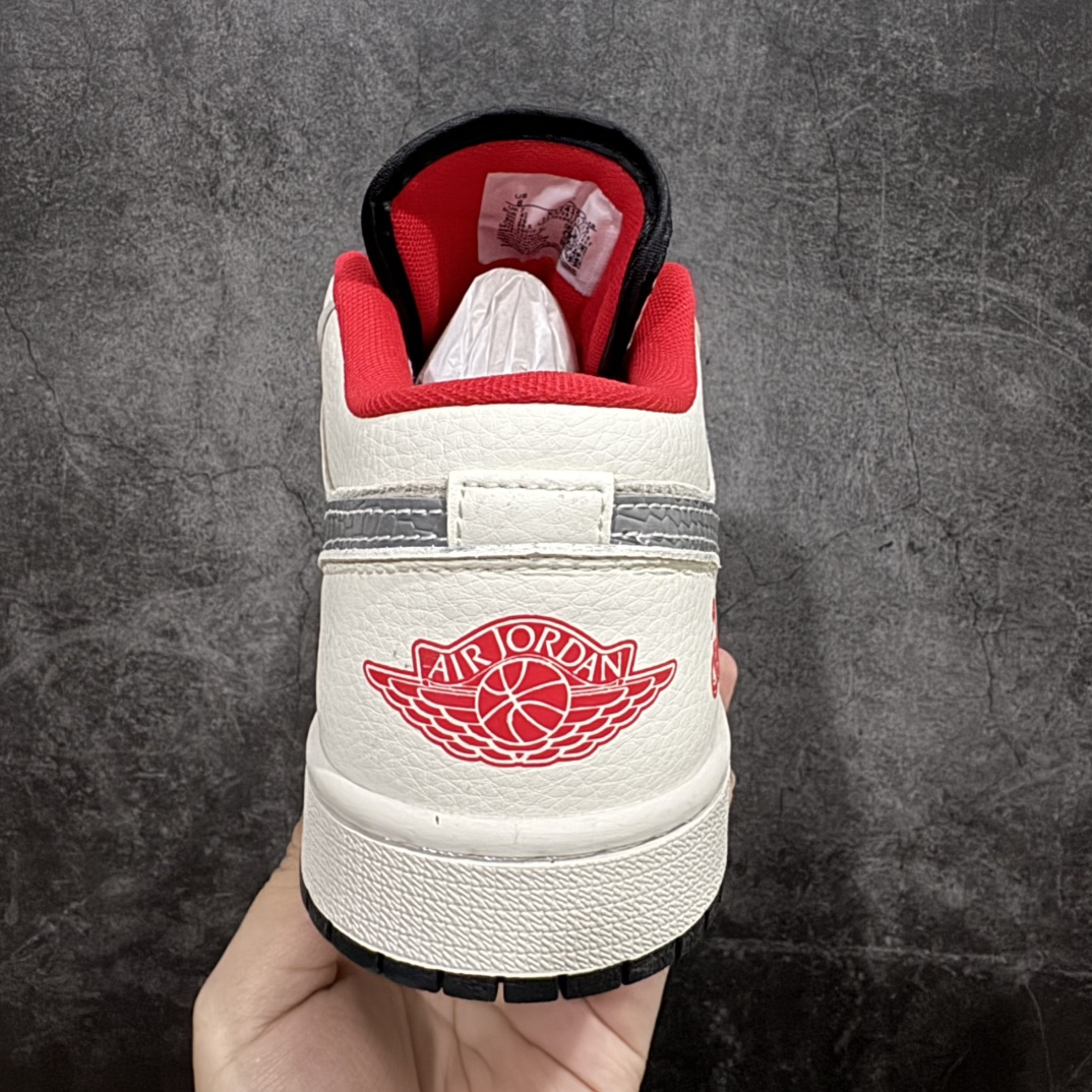 图片[4]-【定制版】Nike Jordan Air Jordan 1 蛇年限定n纯原大厂出品 极力推荐n定制鞋盒 大厂纯原品质出货超高清洁度 皮料切割干净无任何毛边 细节完美官方货号：XX2415 015nSize: 36 36.5 37.5 38 38.5 39 40 40.5 41 42 42.5 43 44 44.5 45 编码：CC280300-莆田鞋批发中心