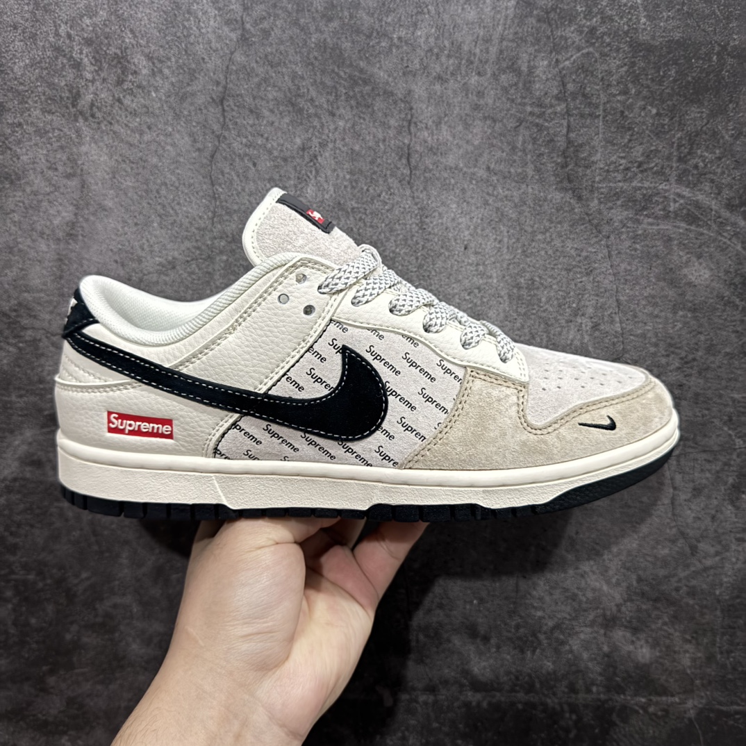 【定制版】Nk SB Dunk Low Supreme联名-米咖英文 周年高端定制 低帮休闲板鞋 XS1086-003rn#定制鞋盒 大厂纯原品质出货 超高清洁度 皮料切割干净无任何毛边 细节完美 r 尺码：36 36.5 37.5 38 38.5 39 40 40.5 41 42 42.5 43 44 44.5 45 编码：HXS320340-莆田鞋批发中心