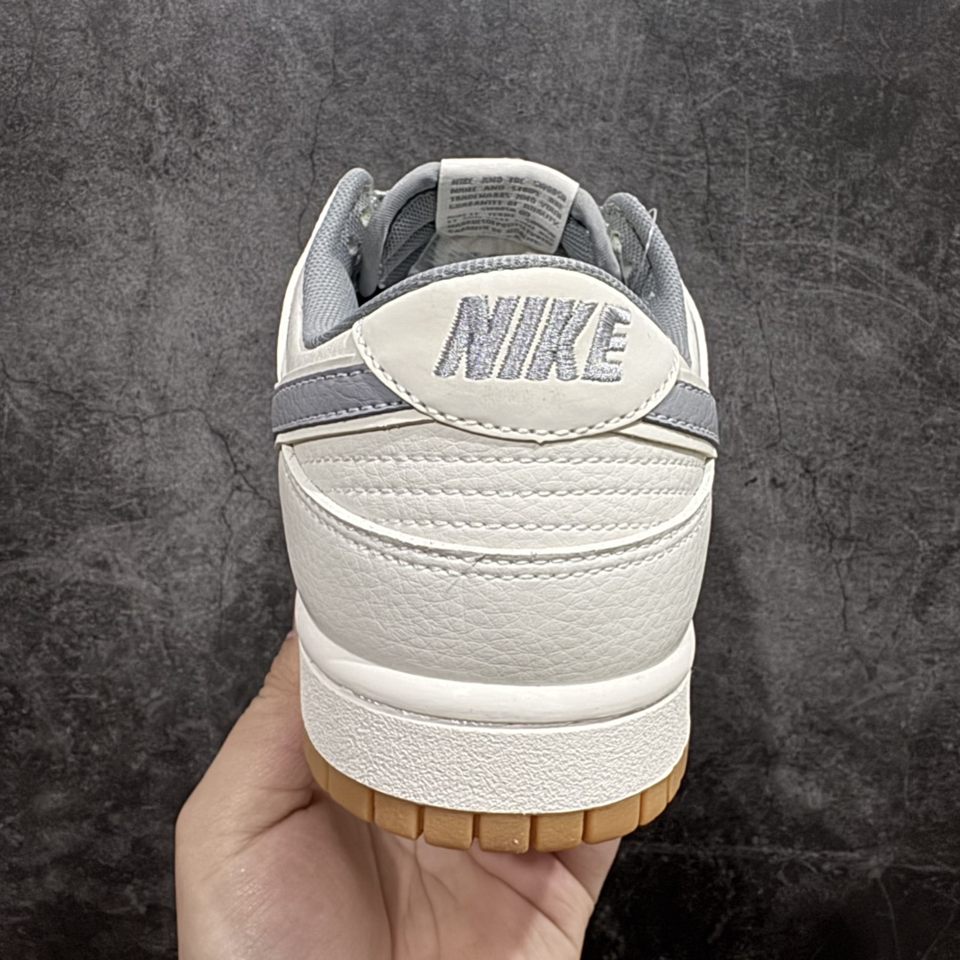 图片[4]-【定制版】Nike Dunk Low x Fragment 米白灰满天星n此款设计灵感来源于轻定制，用符合美学逻辑的色彩作为设计的基石，整体简约而不简单，樱桃作为整体设计的点睛之笔也拉高了抢眼度，氛围感满满，日常舒适且百搭。 货号：XD1688-013 Size：36 36.5 37.5 38 38.5 39 40 40.5 41 42 42.5 43 44 44.5 45 编码：CC180190-莆田鞋批发中心