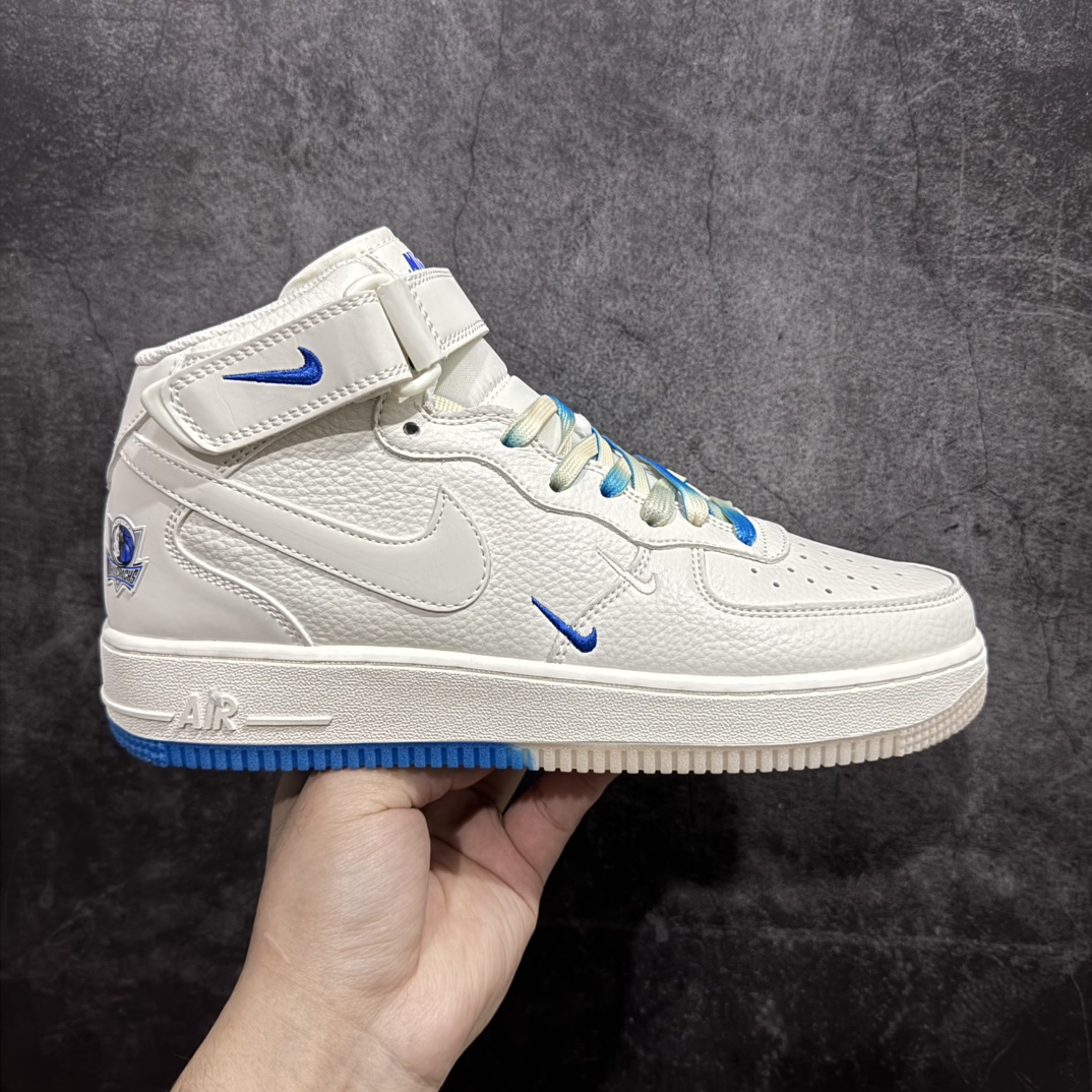 【公司级】Nk Air Force 107 Mid 米白蓝 达拉斯独行侠城市限定 空军一号中帮运动休闲板鞋#定制头层皮料 3M反光 原盒包装 原楦原纸板 水晶双色大底 纯正版型 内置全掌气垫 货号：DW5696-893 尺码：36 36.5 37.5 38 38.5 39 40 40.5 41 42 42.5 43 44 44.5 45 编码：LF310320-莆田鞋批发中心