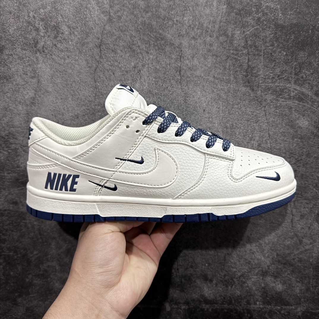 【定制版】NIKE SB Dunk Low 米白蓝三小钩满天星n性价比天花板 极力推荐👏n原装头层材料 独家版型蒸餾加工n帶來的是更好的视觉和脚感体验n大厂纯原品质出货 清洁度 电绣工艺皮料切割干净无任何毛边 细节完美官方货号：NK5639 327 尺码：36 36.5 37.5 38 38.5 39 40 40.5 41 42 42.5 43 44 44.5 45 46 编码：HXS240260-莆田鞋批发中心