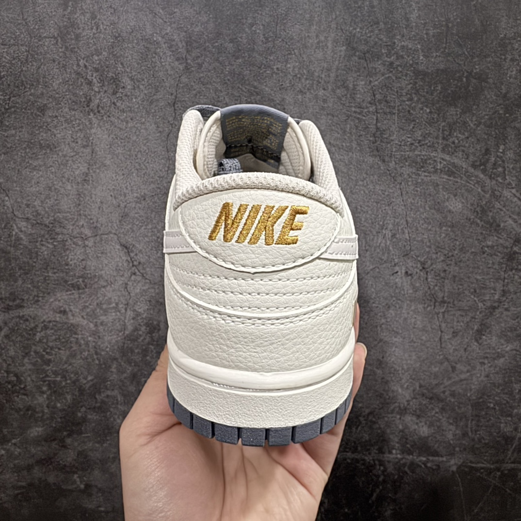 图片[4]-【定制版】Nike SB Dunk Low x DIOR 米灰金双小钩满天星n纯原大厂出品 极力推荐n原装头层材料 独家版型蒸餾加工n帶來的是更好的视觉和脚感体验n大厂纯原品质出货 清洁度 电绣工艺皮料切割干净无任何毛边 细节完美 官方货号：DJ2024 043 尺码：36 36.5 37.5 38 38.5 39 40 40.5 41 42 42.5 43 44 44.5 45  编码：HXS340360-莆田鞋批发中心