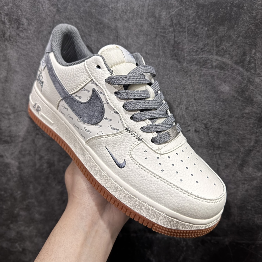 图片[3]-【公司级】Nk Air Force 1\’07 Low 斯图西联名-灰勾英文 空军一号 低帮休闲板鞋 XZ6188-256rn原楦头原纸板 原装鞋盒 定制五金配件 内置全掌气垫 原厂鞋底 r 尺码：36 36.5 37.5 38 38.5 39 40 40.5 41 42 42.5 43 44 44.5 45  编码：HXS310320-莆田鞋批发中心