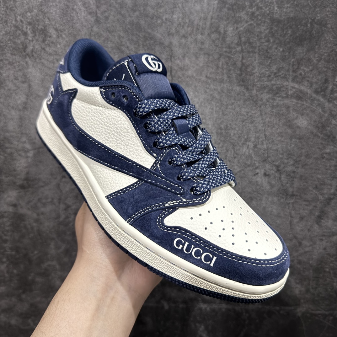 图片[3]-【定制版】Travis Scott x Fragment Design x Air Jordan 1 Low OG SP AJ1 古驰联名-普鲁士蓝 低帮文化休闲板鞋 XS3086-006rn#多方联名合作融合了Travis Scott 独特的音乐风格，藤原浩个性的设计风格以及Jordan品牌的经典元素 使其成为一双具有独特身份和价值的鞋子 清新而立体的外观加上联名标识更突出了其独特身份 这种配色方案显示出活力和时尚感 在视觉上引人注目  鞋身的质感和细腻的细节处理使其显得高端而格调十足  这款“倒钩”联名是设计与创意完美结合 融合多方的个性风格是一款备受瞩目的潮流鞋款r 尺码：36 36.5 37.5 38 38.5 39 40 40.5 41 42 42.5 43 44 44.5 45 编码：HXS320340-莆田鞋批发中心