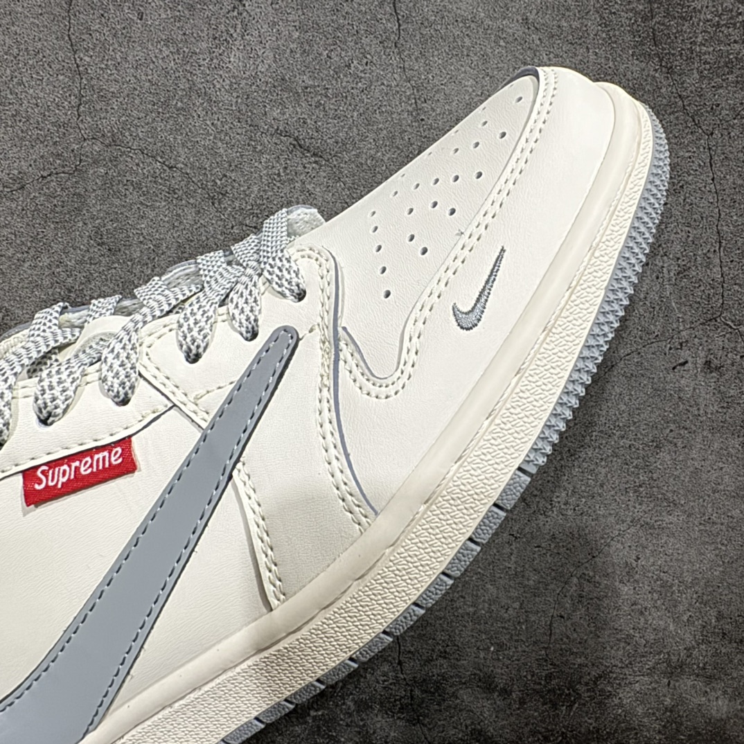 图片[6]-【定制版】Travis Scott x Fragment Design x Air Jordan 1 Low OG SP AJ1 北面联名-钢铁灰 低帮文化休闲板鞋 XZ5158-002rn#多方联名合作融合了Travis Scott 独特的音乐风格，藤原浩个性的设计风格以及Jordan品牌的经典元素 使其成为一双具有独特身份和价值的鞋子 清新而立体的外观加上联名标识更突出了其独特身份 这种配色方案显示出活力和时尚感 在视觉上引人注目  鞋身的质感和细腻的细节处理使其显得高端而格调十足  这款“倒钩”联名是设计与创意完美结合 融合多方的个性风格是一款备受瞩目的潮流鞋款r 尺码：36 36.5 37.5 38 38.5 39 40 40.5 41 42 42.5 43 44 44.5 45 编码：HXS320340-莆田鞋批发中心