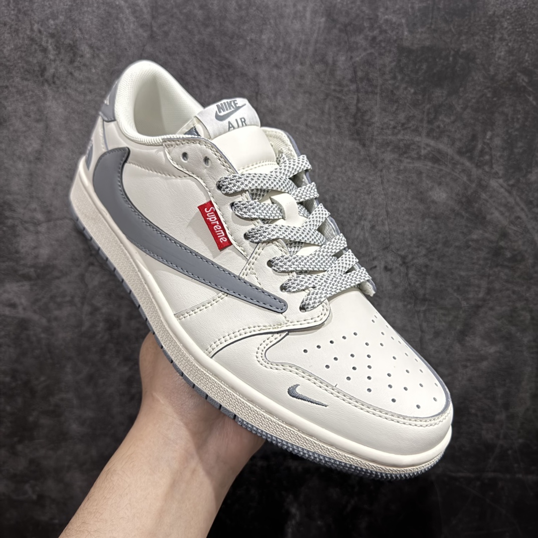 图片[3]-【定制版】Travis Scott x Fragment Design x Air Jordan 1 Low OG SP AJ1 北面联名-钢铁灰 低帮文化休闲板鞋 XZ5158-002rn#多方联名合作融合了Travis Scott 独特的音乐风格，藤原浩个性的设计风格以及Jordan品牌的经典元素 使其成为一双具有独特身份和价值的鞋子 清新而立体的外观加上联名标识更突出了其独特身份 这种配色方案显示出活力和时尚感 在视觉上引人注目  鞋身的质感和细腻的细节处理使其显得高端而格调十足  这款“倒钩”联名是设计与创意完美结合 融合多方的个性风格是一款备受瞩目的潮流鞋款r 尺码：36 36.5 37.5 38 38.5 39 40 40.5 41 42 42.5 43 44 44.5 45 编码：HXS320340-莆田鞋批发中心