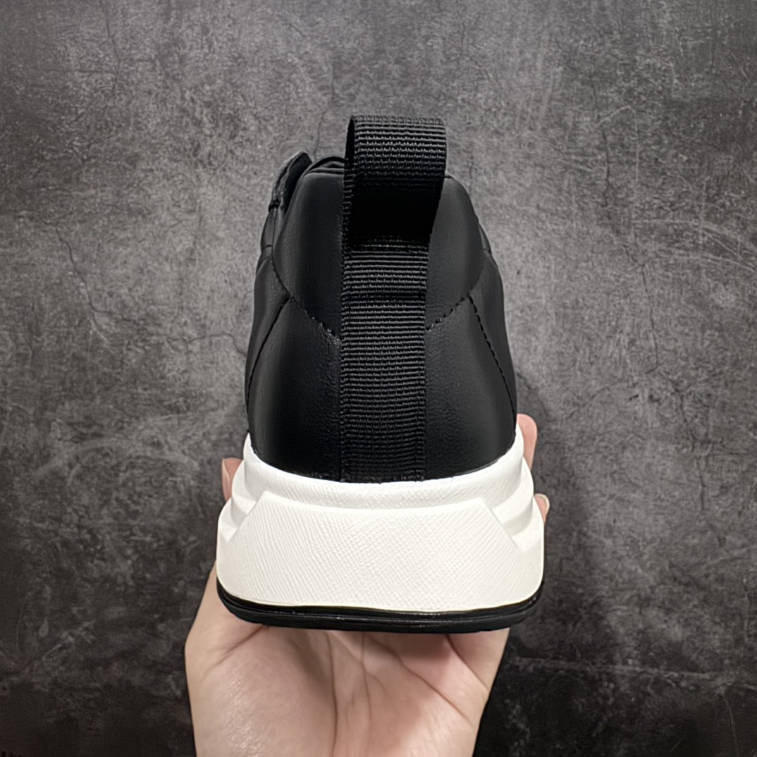 图片[4]-【广东纯原版本】PRADA普拉达 厚底徽标系带运动休闲男鞋系列 广东大厂品质 专柜同步 大气个性更潮更抢眼更追求档次，它将颠覆旧念，与您共度时尚潮人必备! 面料采用原版进口小牛皮 牛皮内里垫脚 橡胶发泡大底 轻便防滑耐磨 脚感舒适 款式耐看做工精细 配以简洁利落的鞋楦 彰显男人的果敢和硬朗 尺码：39-44（皮鞋码）-选品中心