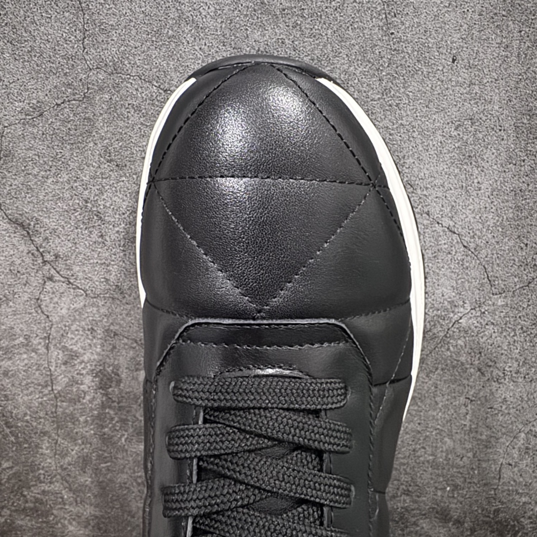 图片[5]-【广东纯原版本】PRADA普拉达 厚底徽标系带运动休闲男鞋系列 广东大厂品质 专柜同步 大气个性更潮更抢眼更追求档次，它将颠覆旧念，与您共度时尚潮人必备! 面料采用原版进口小牛皮 牛皮内里垫脚 橡胶发泡大底 轻便防滑耐磨 脚感舒适 款式耐看做工精细 配以简洁利落的鞋楦 彰显男人的果敢和硬朗 尺码：39-44（皮鞋码）-选品中心