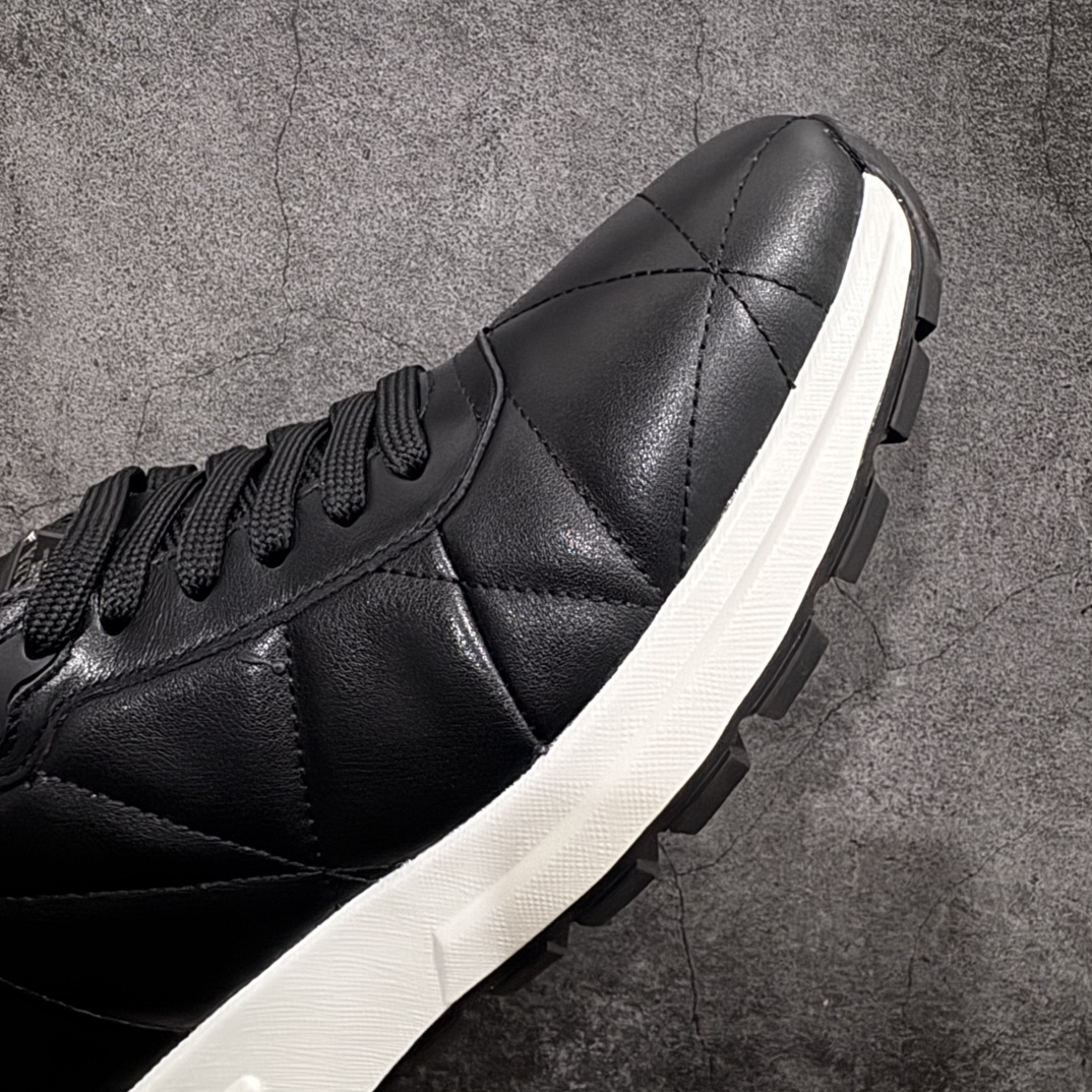 图片[6]-【广东纯原版本】PRADA普拉达 厚底徽标系带运动休闲男鞋系列 广东大厂品质 专柜同步 大气个性更潮更抢眼更追求档次，它将颠覆旧念，与您共度时尚潮人必备! 面料采用原版进口小牛皮 牛皮内里垫脚 橡胶发泡大底 轻便防滑耐磨 脚感舒适 款式耐看做工精细 配以简洁利落的鞋楦 彰显男人的果敢和硬朗 尺码：39-44（皮鞋码）-选品中心