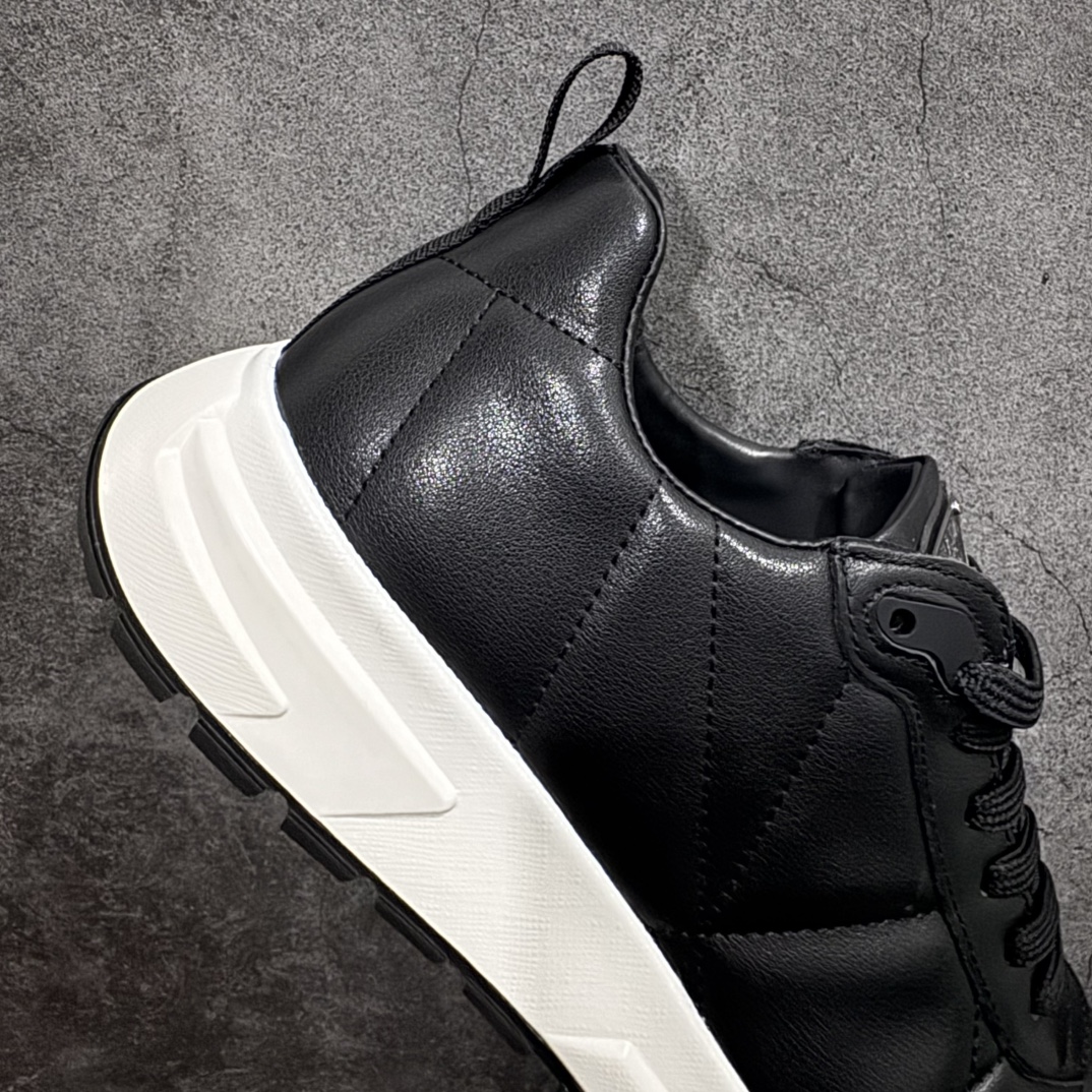 图片[7]-【广东纯原版本】PRADA普拉达 厚底徽标系带运动休闲男鞋系列 广东大厂品质 专柜同步 大气个性更潮更抢眼更追求档次，它将颠覆旧念，与您共度时尚潮人必备! 面料采用原版进口小牛皮 牛皮内里垫脚 橡胶发泡大底 轻便防滑耐磨 脚感舒适 款式耐看做工精细 配以简洁利落的鞋楦 彰显男人的果敢和硬朗 尺码：39-44（皮鞋码）-选品中心