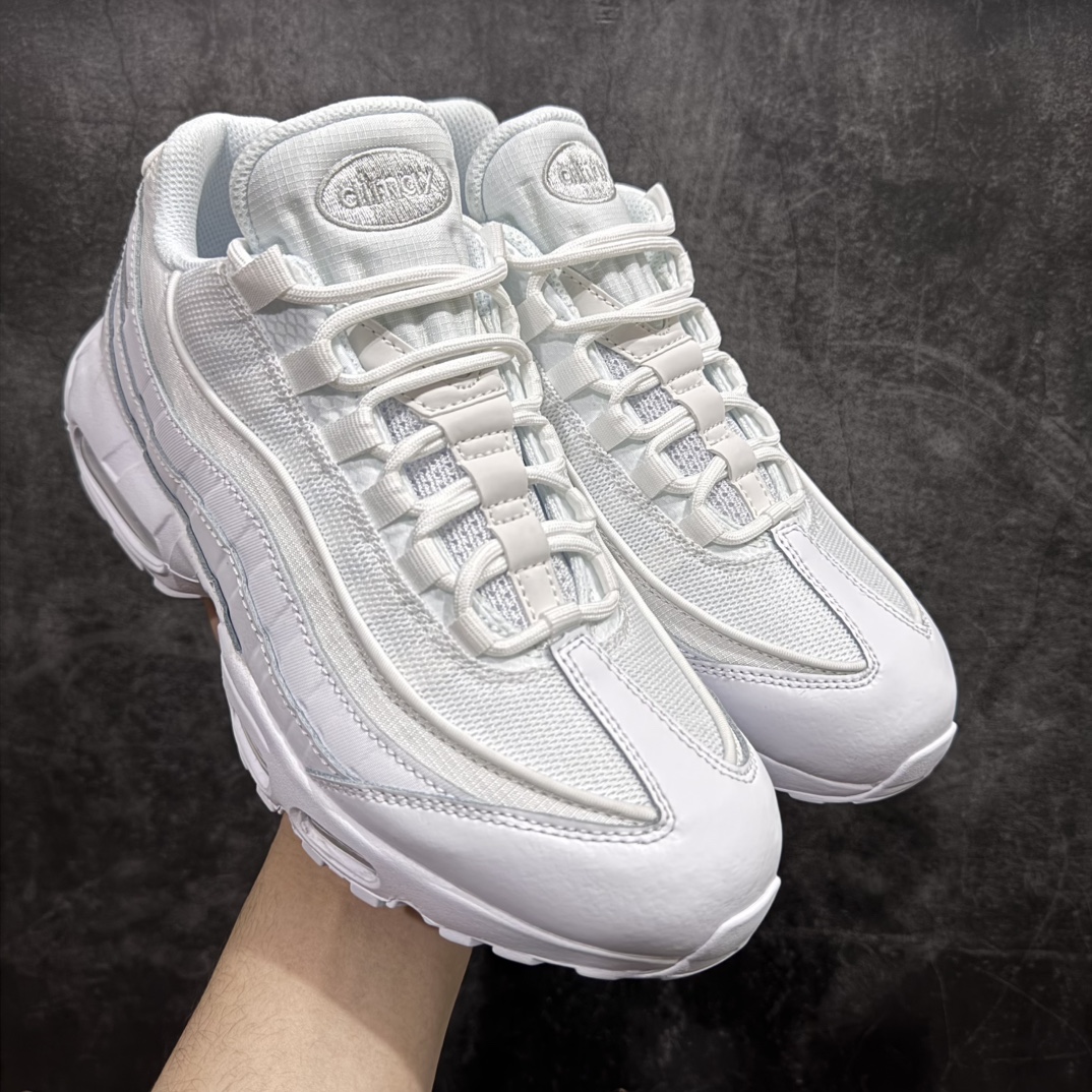 【GX纯原】NIKE 耐克 Air Max 95 潮流百搭 气垫缓震慢跑鞋 休闲防滑运动鞋nn原鞋一比一开发 过验级别品质n独家私模开发 多次调教细节完全对版n原厂气垫气压足，保证脚感与原版一致n鞋面材料卡色也与原版一致 外贸专供 最大做到48.5nNike耐克跑步鞋经典透气舒适运动鞋休闲鞋。为了迎接今年的世界地球日，Nike 为此推出了这款全新配色的 Air Max 95，以往这个主题的产品 Nike 选择了大地色系为主体，今年也不例外。整鞋材质使用工程网布和帆布相结合，配色则是泥土和大地色系。logo刺绣、对比拼接细节、圆头、正面系带、鞋垫饰有标志、标志性Air Max鞋底。Air Max 95 凭借流畅的造型、经典的开窗气垫，时至今日仍然是众多潮人备受喜爱的球鞋之一 货号：CT1268-100 尺码:   40-48.5 编码：X10400420-莆田鞋批发中心