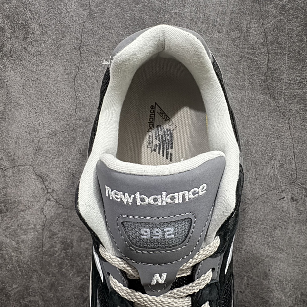 图片[8]-【K版纯原】New Balance 新百伦NB992总统复古慢跑鞋 M992BKnn全新升级 材料清洁度提升一个档次完美版型 区别是市场通货💪🏻n整双鞋在构色上使用多种不同饱和度的色彩拼接设计 再搭配上白色中底 丰富全鞋色彩层次材质方面 设计师在不同色彩区域 同样采用拼接方式将翻毛皮、麂皮、网眼等面料相结合 营造出高规格的质感的同时 也带来多层次视觉体验 细节方面 首先映入眼帘的便是鞋舌上醒目的 New Balance 992 标识 彰显鞋型款式 其次 在双脚外侧还再度出现 N 字 Logo 以及 992 型号 对其品牌身份以及型号加以强调  尺码：36 37 37.5 38 38.5 39 40 40.5 41.5 42 42.5 43 44 44.5 45 编码：HXS270300-莆田鞋批发中心