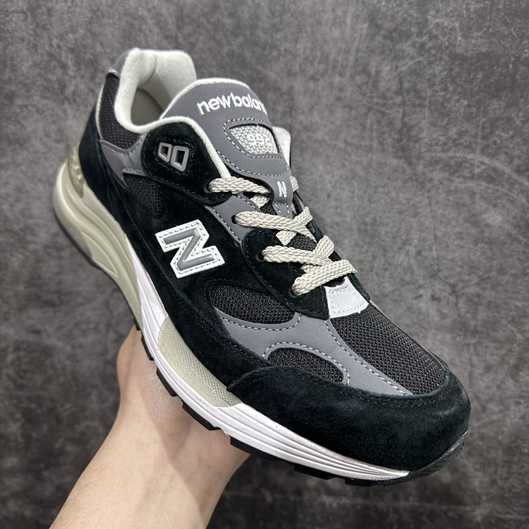 图片[3]-【K版纯原】New Balance 新百伦NB992总统复古慢跑鞋 M992BKnn全新升级 材料清洁度提升一个档次完美版型 区别是市场通货💪🏻n整双鞋在构色上使用多种不同饱和度的色彩拼接设计 再搭配上白色中底 丰富全鞋色彩层次材质方面 设计师在不同色彩区域 同样采用拼接方式将翻毛皮、麂皮、网眼等面料相结合 营造出高规格的质感的同时 也带来多层次视觉体验 细节方面 首先映入眼帘的便是鞋舌上醒目的 New Balance 992 标识 彰显鞋型款式 其次 在双脚外侧还再度出现 N 字 Logo 以及 992 型号 对其品牌身份以及型号加以强调  尺码：36 37 37.5 38 38.5 39 40 40.5 41.5 42 42.5 43 44 44.5 45 编码：HXS270300-莆田鞋批发中心