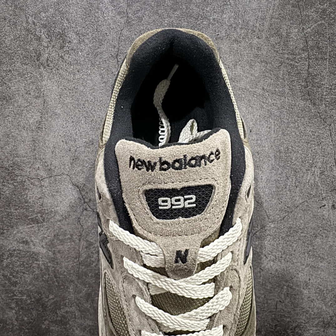 图片[8]-【K版纯原】New Balance 新百伦NB992总统复古慢跑鞋 W992J2nn全新升级 材料清洁度提升一个档次完美版型 区别是市场通货💪🏻n整双鞋在构色上使用多种不同饱和度的色彩拼接设计 再搭配上白色中底 丰富全鞋色彩层次材质方面 设计师在不同色彩区域 同样采用拼接方式将翻毛皮、麂皮、网眼等面料相结合 营造出高规格的质感的同时 也带来多层次视觉体验 细节方面 首先映入眼帘的便是鞋舌上醒目的 New Balance 992 标识 彰显鞋型款式 其次 在双脚外侧还再度出现 N 字 Logo 以及 992 型号 对其品牌身份以及型号加以强调  尺码：36 37 37.5 38 38.5 39 40 40.5 41.5 42 42.5 43 44 44.5 45 编码：HXS270300-莆田鞋批发中心