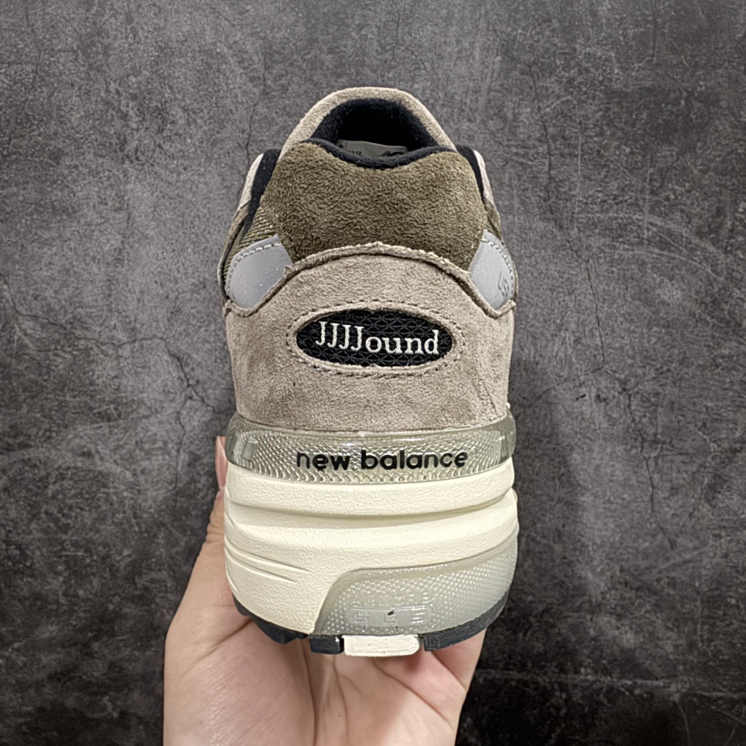 图片[4]-【K版纯原】New Balance 新百伦NB992总统复古慢跑鞋 W992J2nn全新升级 材料清洁度提升一个档次完美版型 区别是市场通货💪🏻n整双鞋在构色上使用多种不同饱和度的色彩拼接设计 再搭配上白色中底 丰富全鞋色彩层次材质方面 设计师在不同色彩区域 同样采用拼接方式将翻毛皮、麂皮、网眼等面料相结合 营造出高规格的质感的同时 也带来多层次视觉体验 细节方面 首先映入眼帘的便是鞋舌上醒目的 New Balance 992 标识 彰显鞋型款式 其次 在双脚外侧还再度出现 N 字 Logo 以及 992 型号 对其品牌身份以及型号加以强调  尺码：36 37 37.5 38 38.5 39 40 40.5 41.5 42 42.5 43 44 44.5 45 编码：HXS270300-莆田鞋批发中心