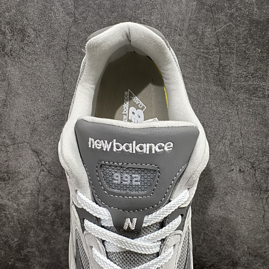 图片[8]-【K版纯原】New Balance 新百伦NB992总统复古慢跑鞋 M992GRnn全新升级 材料清洁度提升一个档次完美版型 区别是市场通货💪🏻n整双鞋在构色上使用多种不同饱和度的色彩拼接设计 再搭配上白色中底 丰富全鞋色彩层次材质方面 设计师在不同色彩区域 同样采用拼接方式将翻毛皮、麂皮、网眼等面料相结合 营造出高规格的质感的同时 也带来多层次视觉体验 细节方面 首先映入眼帘的便是鞋舌上醒目的 New Balance 992 标识 彰显鞋型款式 其次 在双脚外侧还再度出现 N 字 Logo 以及 992 型号 对其品牌身份以及型号加以强调  尺码：36 37 37.5 38 38.5 39 40 40.5 41.5 42 42.5 43 44 44.5 45 编码：HXS270300-莆田鞋批发中心