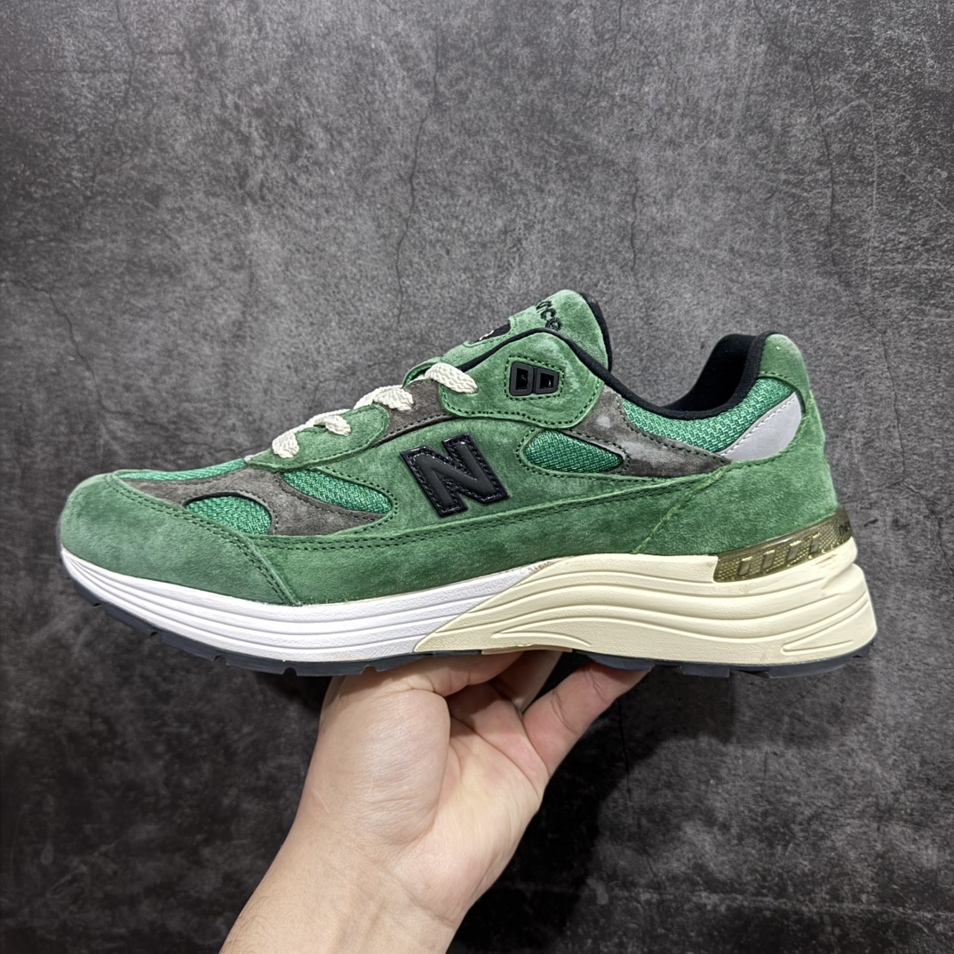 图片[2]-【K版纯原】New Balance 新百伦NB992总统复古慢跑鞋 M992JJnn全新升级 材料清洁度提升一个档次完美版型 区别是市场通货💪🏻n整双鞋在构色上使用多种不同饱和度的色彩拼接设计 再搭配上白色中底 丰富全鞋色彩层次材质方面 设计师在不同色彩区域 同样采用拼接方式将翻毛皮、麂皮、网眼等面料相结合 营造出高规格的质感的同时 也带来多层次视觉体验 细节方面 首先映入眼帘的便是鞋舌上醒目的 New Balance 992 标识 彰显鞋型款式 其次 在双脚外侧还再度出现 N 字 Logo 以及 992 型号 对其品牌身份以及型号加以强调  尺码：36 37 37.5 38 38.5 39 40 40.5 41.5 42 42.5 43 44 44.5 45 编码：HXS270300-莆田鞋批发中心