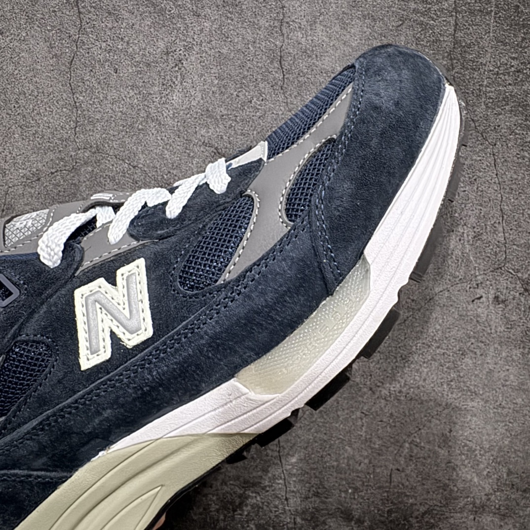 图片[6]-【K版纯原】New Balance 新百伦NB992总统复古慢跑鞋 M992GGnn全新升级 材料清洁度提升一个档次完美版型 区别是市场通货💪🏻n整双鞋在构色上使用多种不同饱和度的色彩拼接设计 再搭配上白色中底 丰富全鞋色彩层次材质方面 设计师在不同色彩区域 同样采用拼接方式将翻毛皮、麂皮、网眼等面料相结合 营造出高规格的质感的同时 也带来多层次视觉体验 细节方面 首先映入眼帘的便是鞋舌上醒目的 New Balance 992 标识 彰显鞋型款式 其次 在双脚外侧还再度出现 N 字 Logo 以及 992 型号 对其品牌身份以及型号加以强调  尺码：36 37 37.5 38 38.5 39 40 40.5 41.5 42 42.5 43 44 44.5 45 编码：HXS270300-莆田鞋批发中心