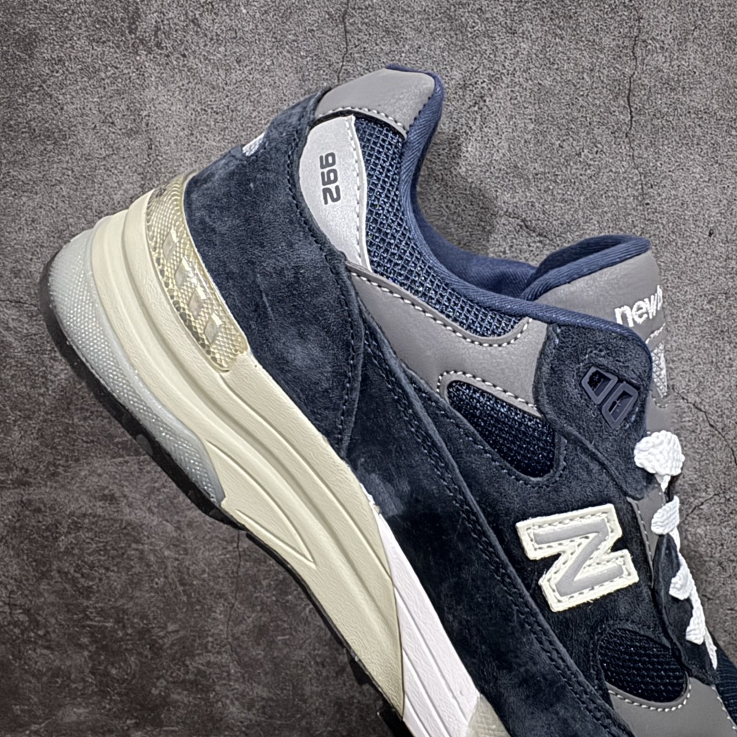 图片[7]-【K版纯原】New Balance 新百伦NB992总统复古慢跑鞋 M992GGnn全新升级 材料清洁度提升一个档次完美版型 区别是市场通货💪🏻n整双鞋在构色上使用多种不同饱和度的色彩拼接设计 再搭配上白色中底 丰富全鞋色彩层次材质方面 设计师在不同色彩区域 同样采用拼接方式将翻毛皮、麂皮、网眼等面料相结合 营造出高规格的质感的同时 也带来多层次视觉体验 细节方面 首先映入眼帘的便是鞋舌上醒目的 New Balance 992 标识 彰显鞋型款式 其次 在双脚外侧还再度出现 N 字 Logo 以及 992 型号 对其品牌身份以及型号加以强调  尺码：36 37 37.5 38 38.5 39 40 40.5 41.5 42 42.5 43 44 44.5 45 编码：HXS270300-莆田鞋批发中心