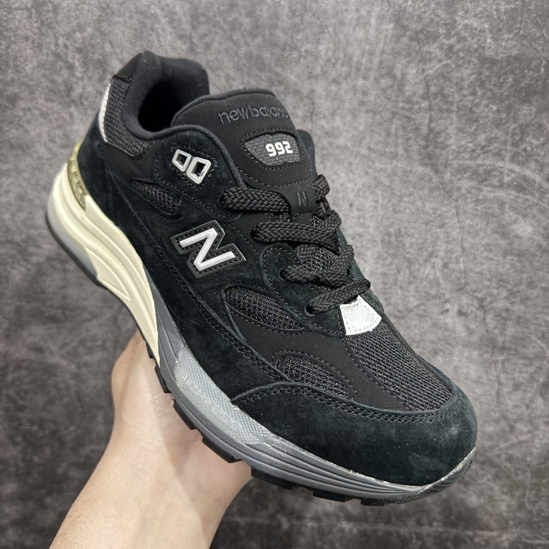 图片[3]-【K版纯原】New Balance 新百伦NB992总统复古慢跑鞋 W992BLnn全新升级 材料清洁度提升一个档次完美版型 区别是市场通货💪🏻n整双鞋在构色上使用多种不同饱和度的色彩拼接设计 再搭配上白色中底 丰富全鞋色彩层次材质方面 设计师在不同色彩区域 同样采用拼接方式将翻毛皮、麂皮、网眼等面料相结合 营造出高规格的质感的同时 也带来多层次视觉体验 细节方面 首先映入眼帘的便是鞋舌上醒目的 New Balance 992 标识 彰显鞋型款式 其次 在双脚外侧还再度出现 N 字 Logo 以及 992 型号 对其品牌身份以及型号加以强调  尺码：36 37 37.5 38 38.5 39 40 40.5 41.5 42 42.5 43 44 44.5 45 编码：HXS270300-莆田鞋批发中心