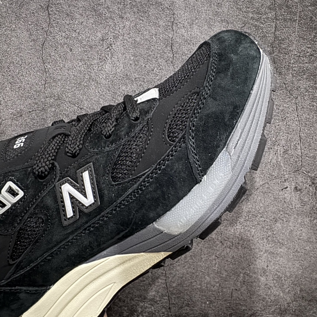 图片[6]-【K版纯原】New Balance 新百伦NB992总统复古慢跑鞋 W992BLnn全新升级 材料清洁度提升一个档次完美版型 区别是市场通货💪🏻n整双鞋在构色上使用多种不同饱和度的色彩拼接设计 再搭配上白色中底 丰富全鞋色彩层次材质方面 设计师在不同色彩区域 同样采用拼接方式将翻毛皮、麂皮、网眼等面料相结合 营造出高规格的质感的同时 也带来多层次视觉体验 细节方面 首先映入眼帘的便是鞋舌上醒目的 New Balance 992 标识 彰显鞋型款式 其次 在双脚外侧还再度出现 N 字 Logo 以及 992 型号 对其品牌身份以及型号加以强调  尺码：36 37 37.5 38 38.5 39 40 40.5 41.5 42 42.5 43 44 44.5 45 编码：HXS270300-莆田鞋批发中心