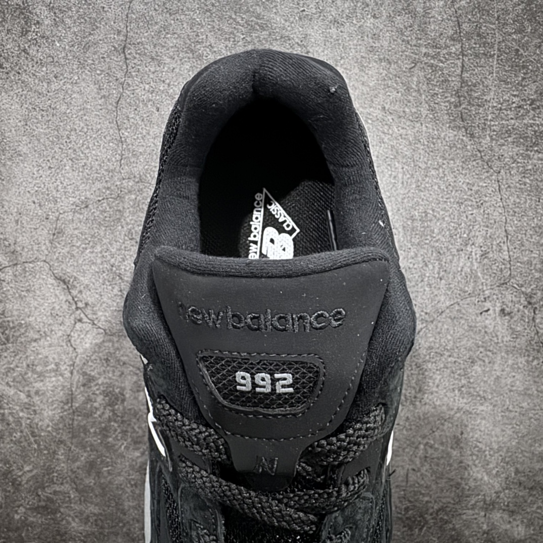 图片[8]-【K版纯原】New Balance 新百伦NB992总统复古慢跑鞋 W992BLnn全新升级 材料清洁度提升一个档次完美版型 区别是市场通货💪🏻n整双鞋在构色上使用多种不同饱和度的色彩拼接设计 再搭配上白色中底 丰富全鞋色彩层次材质方面 设计师在不同色彩区域 同样采用拼接方式将翻毛皮、麂皮、网眼等面料相结合 营造出高规格的质感的同时 也带来多层次视觉体验 细节方面 首先映入眼帘的便是鞋舌上醒目的 New Balance 992 标识 彰显鞋型款式 其次 在双脚外侧还再度出现 N 字 Logo 以及 992 型号 对其品牌身份以及型号加以强调  尺码：36 37 37.5 38 38.5 39 40 40.5 41.5 42 42.5 43 44 44.5 45 编码：HXS270300-莆田鞋批发中心