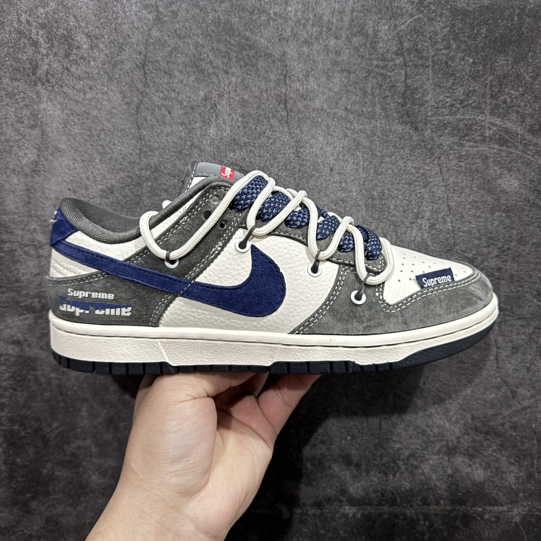 【定制版】Nk SB Dunk Low Supreme联名-灰白蓝勾抽绳 周年高端定制 低帮休闲板鞋 XS1186-100rn#定制鞋盒 大厂纯原品质出货 超高清洁度 皮料切割干净无任何毛边 细节完美 r 尺码：36 36.5 37.5 38 38.5 39 40 40.5 41 42 42.5 43 44 44.5 45  编码：HXS340360-莆田鞋批发中心