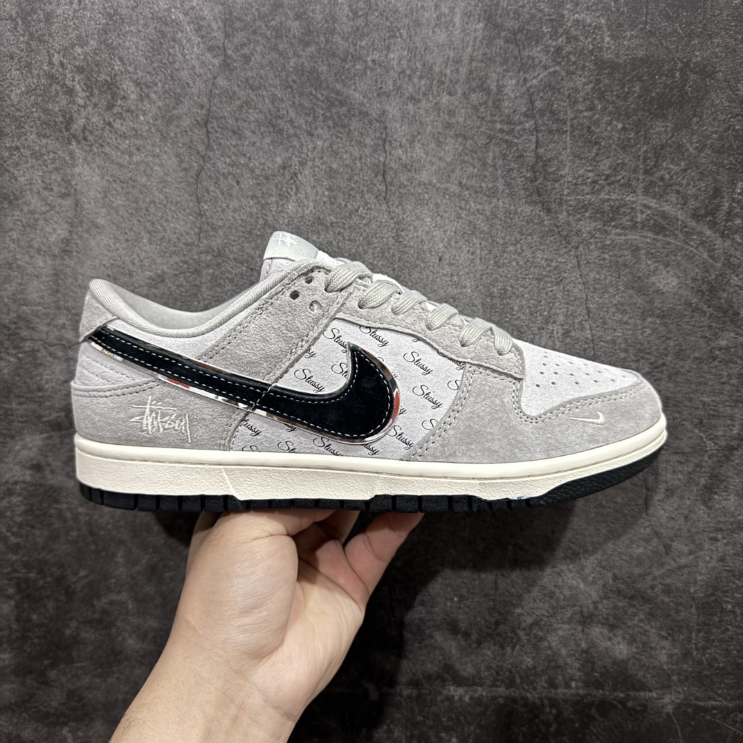 【定制版】 Nike SB Dunk Low x Stussy 灰黑n纯原大厂出品 极力推荐n原装头层材料 独家版型蒸餾加工n帶來的是更好的视觉和脚感体验n大厂纯原品质出货 清洁度 电绣工艺皮料切割干净无任何毛边 细节完美 官方货号：XX3168 069 尺码：36 36.5 37.5 38 38.5 39 40 40.5 41 42 42.5 43 44 44.5 45  编码：HXS340360-莆田鞋批发中心