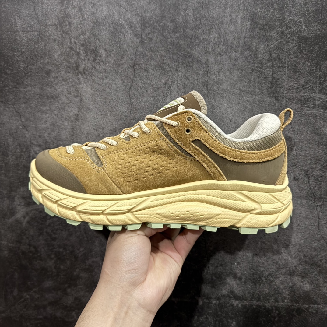 图片[2]-【公司级】Bodega x HOKA ONE ONE Tor Ultra Low Gore-Tex 托亚系列增强版低帮厚底轻量坦克户外登山运动鞋 HOKA ONE ONE 在去年异军突起，成为街头时尚圈中的新宠儿，品牌与时尚品牌 Engineered Garments 合作打造的联名 Tor Ultra Low 鞋款，更是设计与话题兼备的重磅之作，而本月 Hoka One One 又为这双超人气之作释出深蓝色、军绿色与黑色三款普通版配色。设计上依旧采用了具备透气性能的 eVent 物料制做鞋身，更搭配 Vibram 大底保留户外血脉，即使少了 Engineered Garments 的联名加持依旧十分出彩。尺码：40 40.5 41 42 42.5 43 44 45 编码：WE310340-莆田鞋批发中心