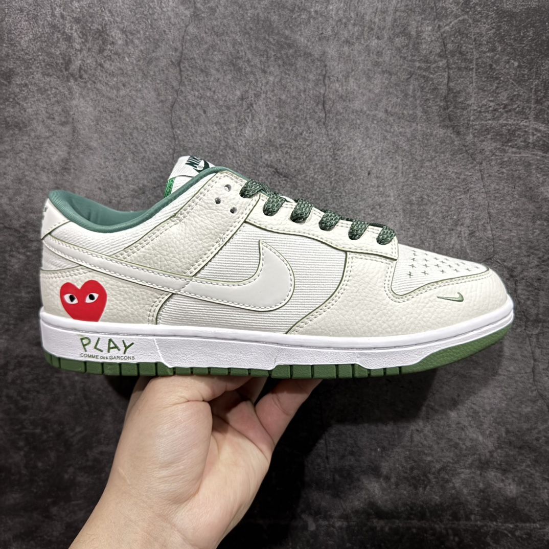 【定制版】CDG x NK Dunk Low SB低帮川久保玲CDG联名白绿红 货号：KK1888-010 尺码：36 36.5 37.5 38 38.5 39 40 40.5 41 42 42.5 43 44 44.5 45 编码：HXS260280-莆田鞋批发中心