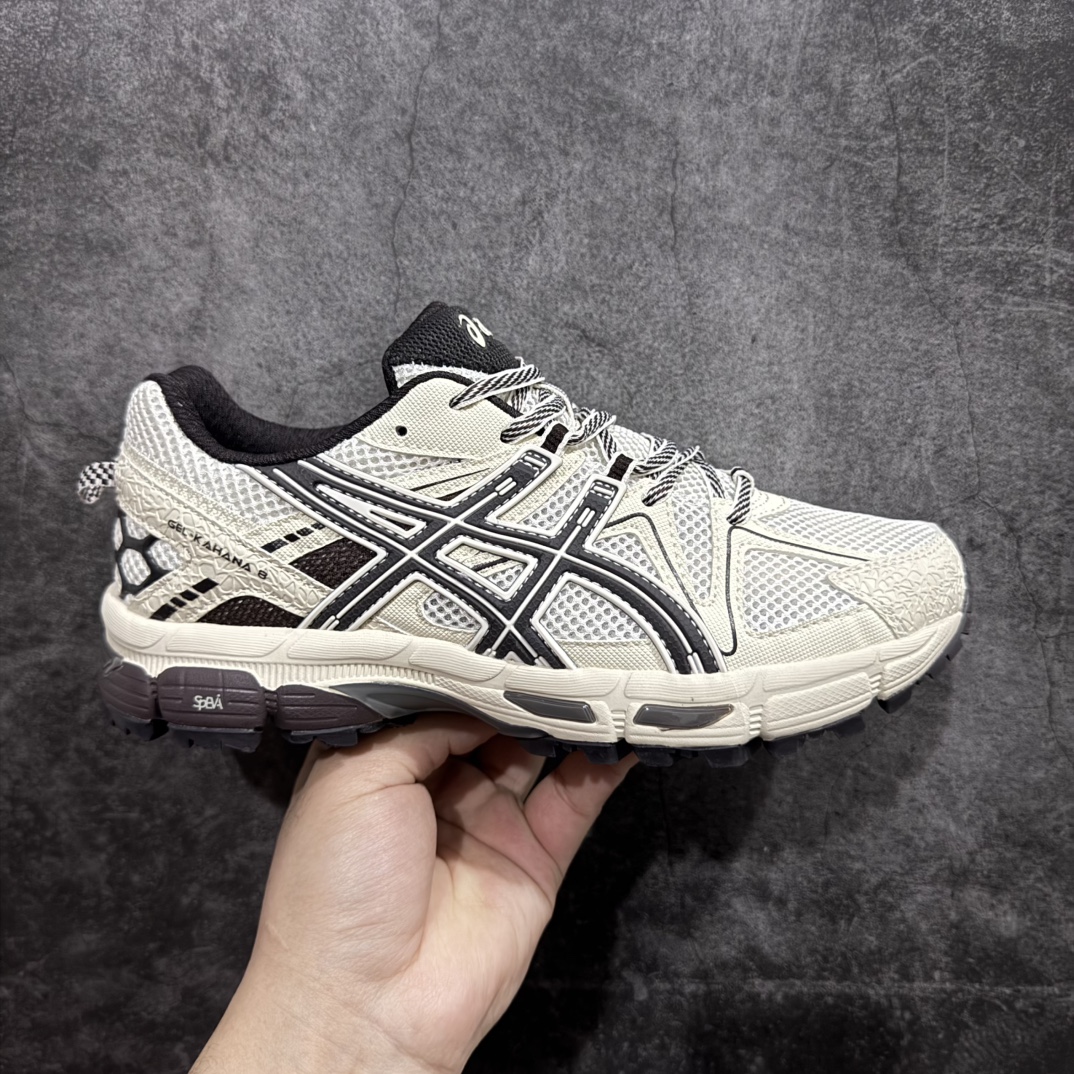 【纯原PB版本】ASICS GEL-KAHANA K8 亚瑟士越野跑步鞋抓地稳定运动鞋缓震耐磨跑鞋GEL-KAHANA系列为实用级越野跑鞋 融合机能和户外潮流强势回归 核心科技GEL内置于后跟 配合SPEVA弹性中底 减轻落地时地面对脚部的冲击力 中底内侧DYNAMIC DUOMAX 双密度防倾斜装置和中足补强结构 以及后跟几何形状构造 多方面支撑保护 AHAR耐磨橡胶大底 配合沟槽纹路设计 增强抓地力 后足GEL缓冲系统 减轻冲击时的冲击 实现平稳过渡 Trusstic系统 减少鞋底的重量 同时保留了鞋子结构的完整性 尺码：36 37 37.5 38 39 39.5 40 40.5 41.5 42 42.5 43.5 44 44.5 45 编码：KJ230250-莆田鞋批发中心