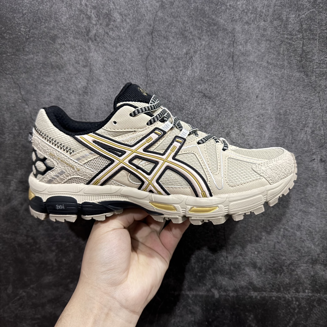 【纯原PB版本】ASICS GEL-KAHANA K8 亚瑟士越野跑步鞋抓地稳定运动鞋缓震耐磨跑鞋GEL-KAHANA系列为实用级越野跑鞋 融合机能和户外潮流强势回归 核心科技GEL内置于后跟 配合SPEVA弹性中底 减轻落地时地面对脚部的冲击力 中底内侧DYNAMIC DUOMAX 双密度防倾斜装置和中足补强结构 以及后跟几何形状构造 多方面支撑保护 AHAR耐磨橡胶大底 配合沟槽纹路设计 增强抓地力 后足GEL缓冲系统 减轻冲击时的冲击 实现平稳过渡 Trusstic系统 减少鞋底的重量 同时保留了鞋子结构的完整性 尺码：36 37 37.5 38 39 39.5 40 40.5 41.5 42 42.5 43.5 44 44.5 45 编码：KJ230250-莆田鞋批发中心