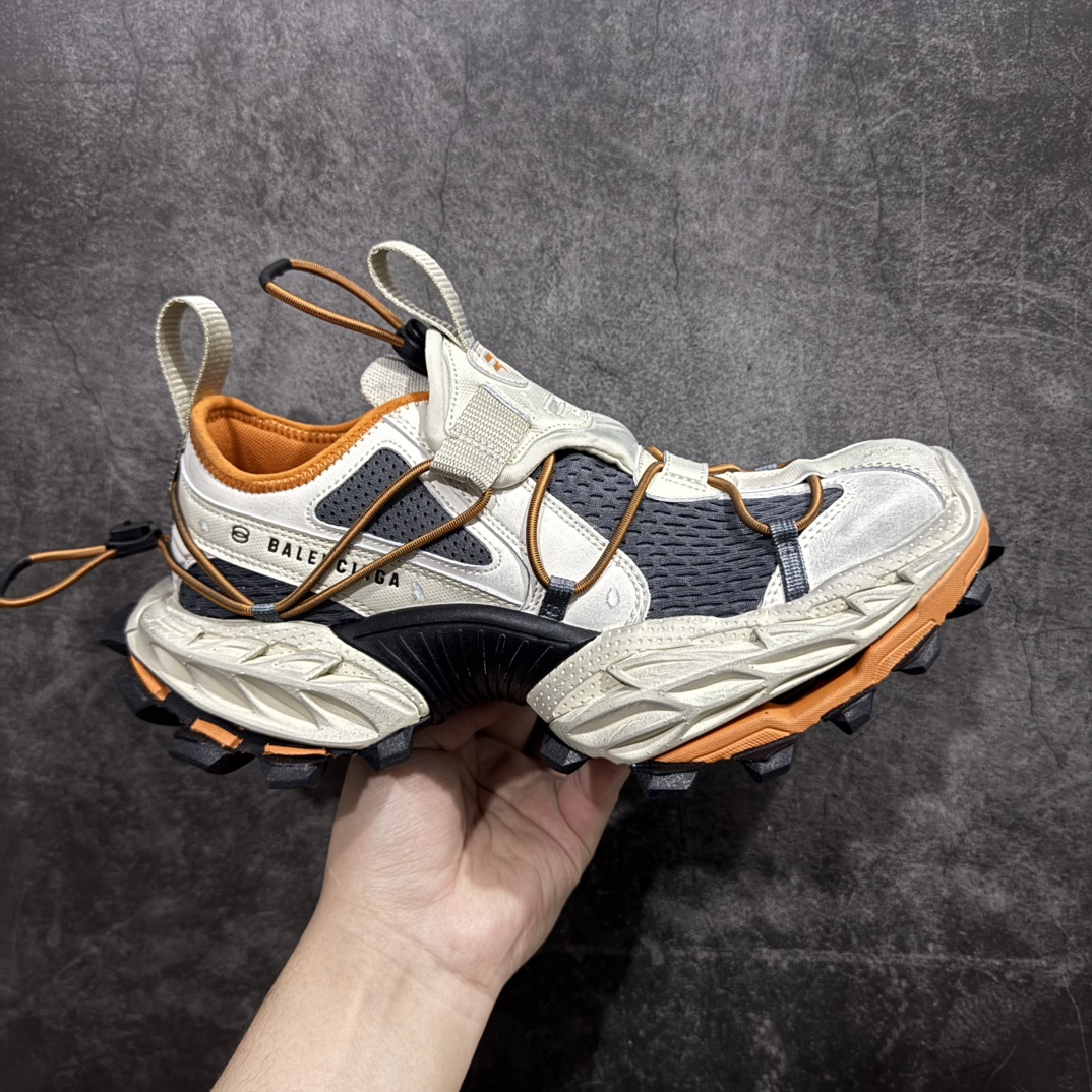 【OK版本】巴黎世家BALENCIAGA Hike Trail Sneaker 徒步旅行15代系列低帮复古阔型厚底户外姥爹风潮流百搭休闲运动越野慢跑鞋“黑银抽绳”804921 WHIKE 1000nBalenciaga 巴黎世家 十五代 15代1000 户外鞋 黑色 全码出货市场唯一正确 耗时数月开发巴黎世家 全新一代户外鞋男女鞋配件防尘袋及说卡片n全部采用原档案原楦数据开发n采用环保纤维革组合网织布鞋面材质(轻度做旧效果!!)n原装EVA环保去臭环型鞋垫开发7层私模,搭载轻量发泡EVA缓震中底,组合锯齿防滑橡胶大底❗ 尺码：35-46 全码出货  编码：DF440460-莆田鞋批发中心